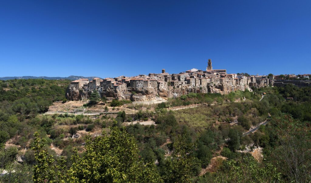 Pitigliano in a summer day, sorrounded by nature Stock Free