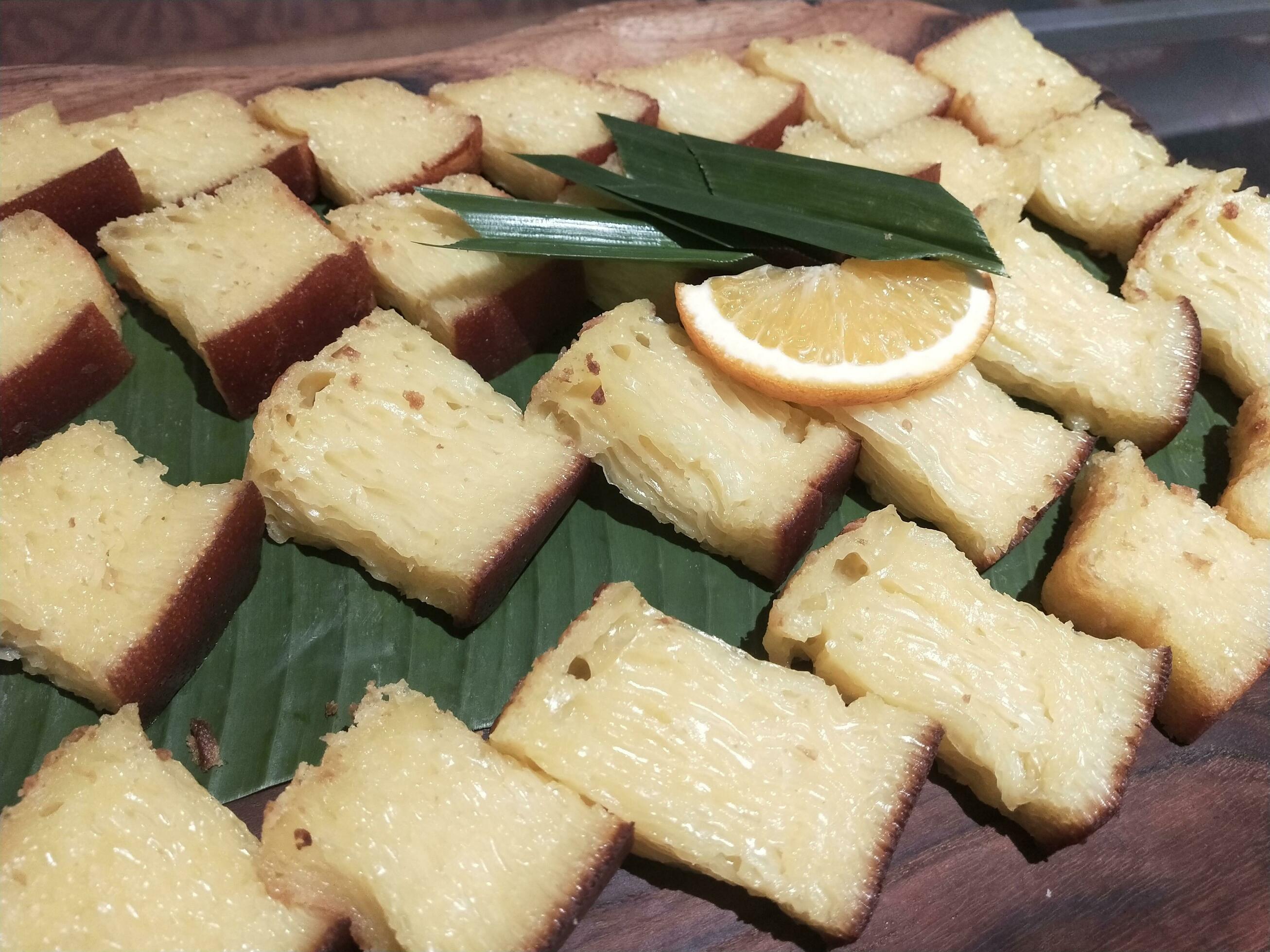 Photo Traditional Indonesian food Bika Ambon comes from the Medan Sumatera Stock Free