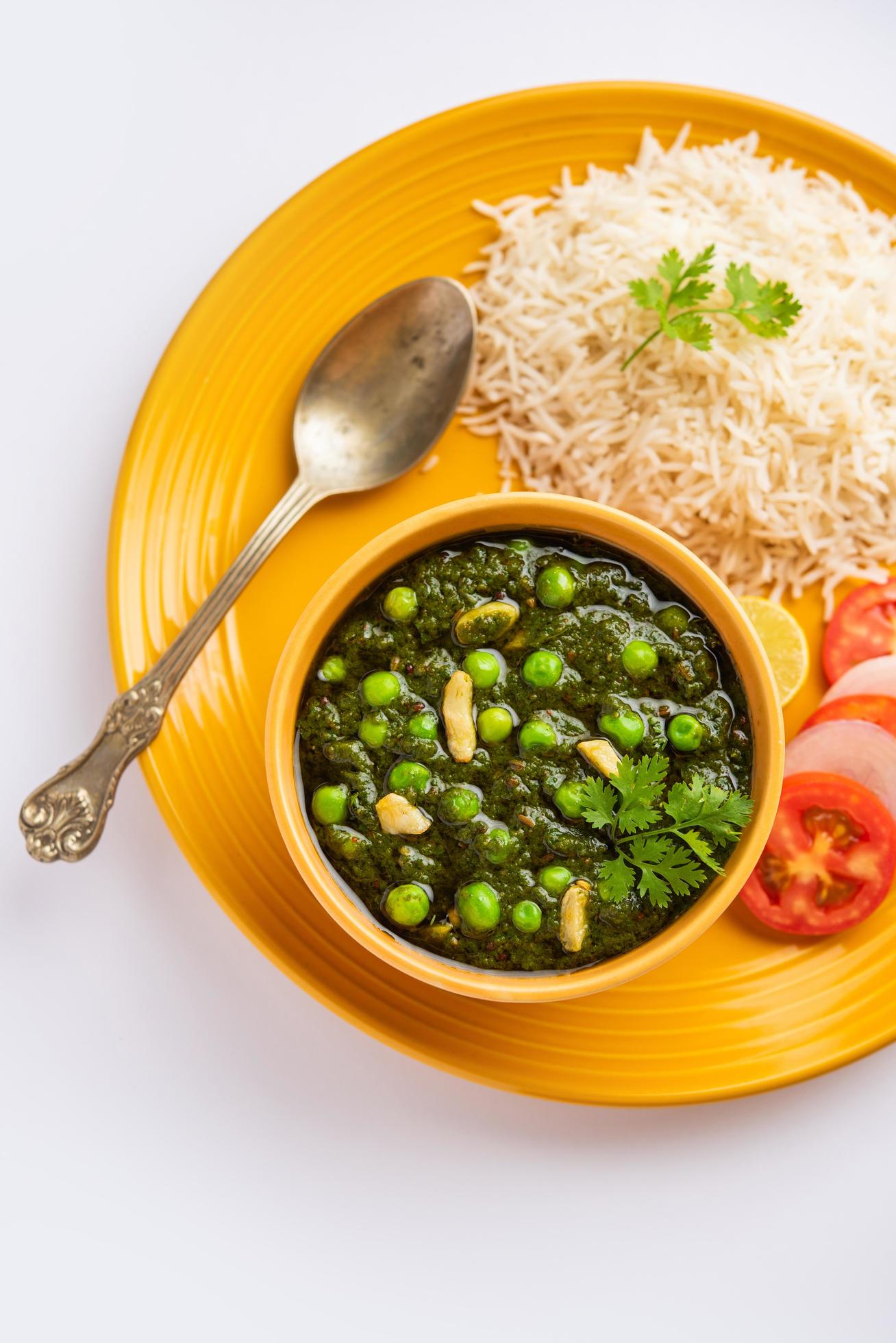 palak matar curry also known as spinach geen peas masala sabzi or sabji, indian food Stock Free