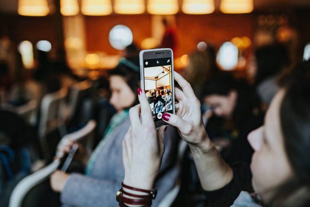 People taking photos with smartphones Stock Free