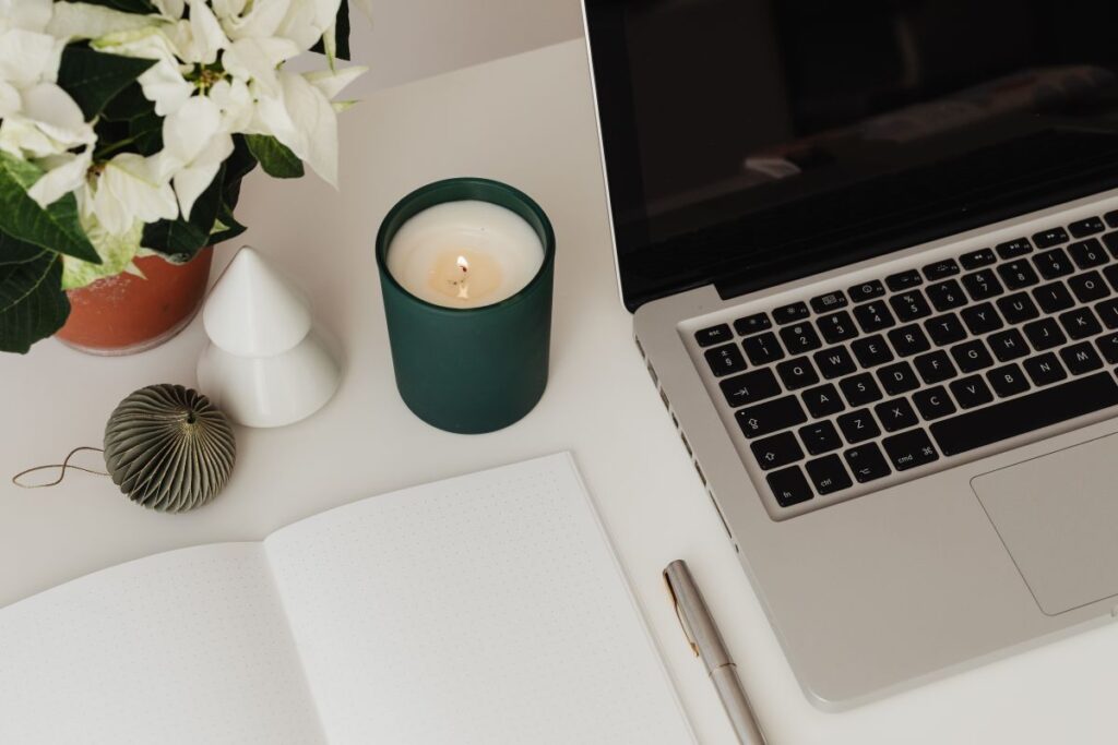 Detail of desk with laptop – supplies – notepad Stock Free