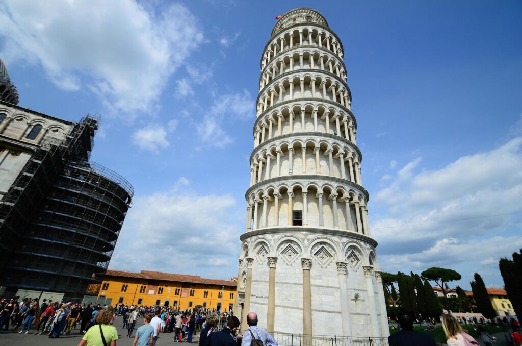 Leaning Tower of Pisa with tourists Stock Free