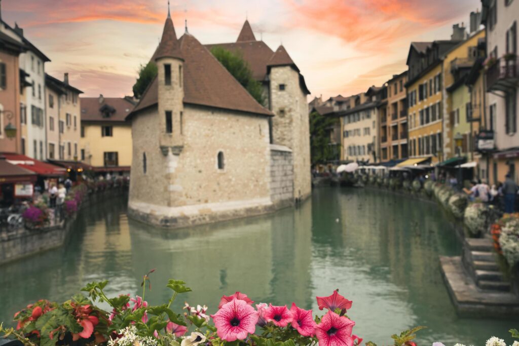 the view of city canal with medieval buildings in Annecy Old Town, Restaurant near the River Thou in Old Town,The building looks great in middle of a large city. Stock Free