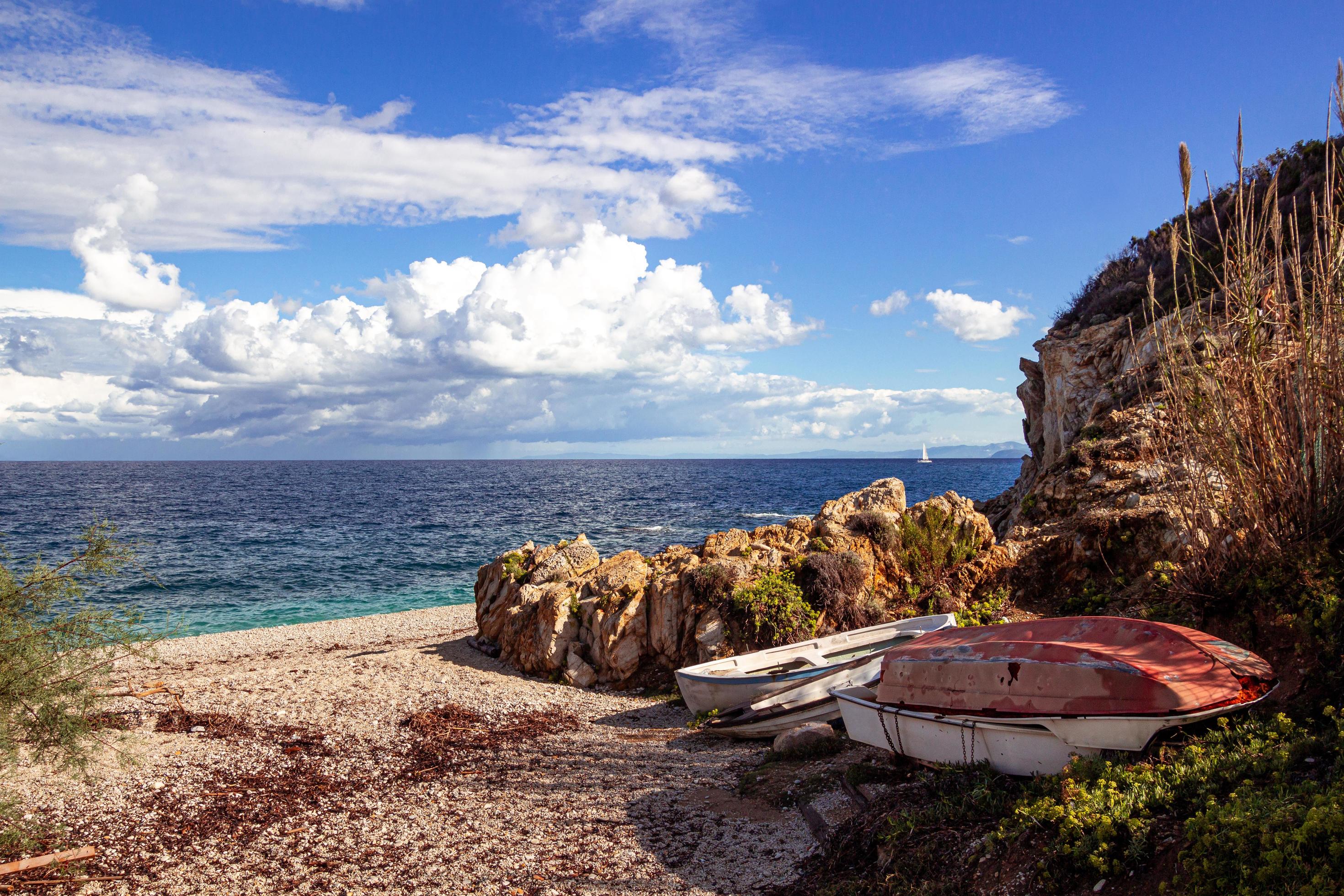 La Sorgente Acquavivetta beach, a little natural bay, after a stormy night near Portoferraio, Isola D’ Elba Elba Island, Tuscany Toscana, Italy Stock Free