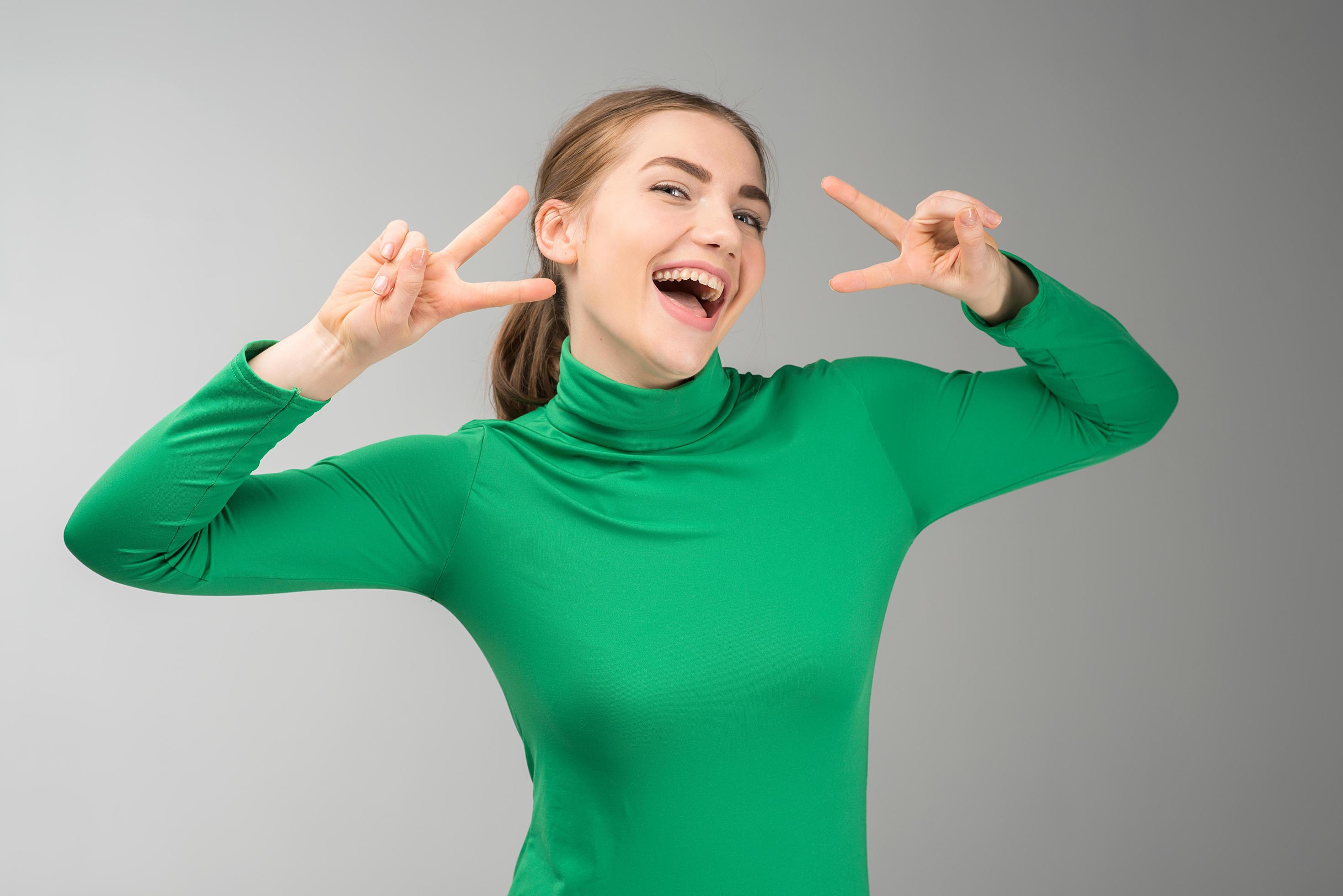 Lifestyle and people concept- happy woman showing victory gesture. – Image Stock Free