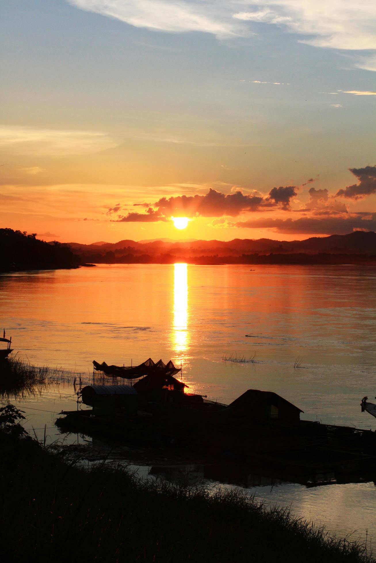 Tradition of Long tail boat and fisherman in beautiful sunset twilight at Khong river the Thai-Laos border Chaingkhan distric Thailand Stock Free