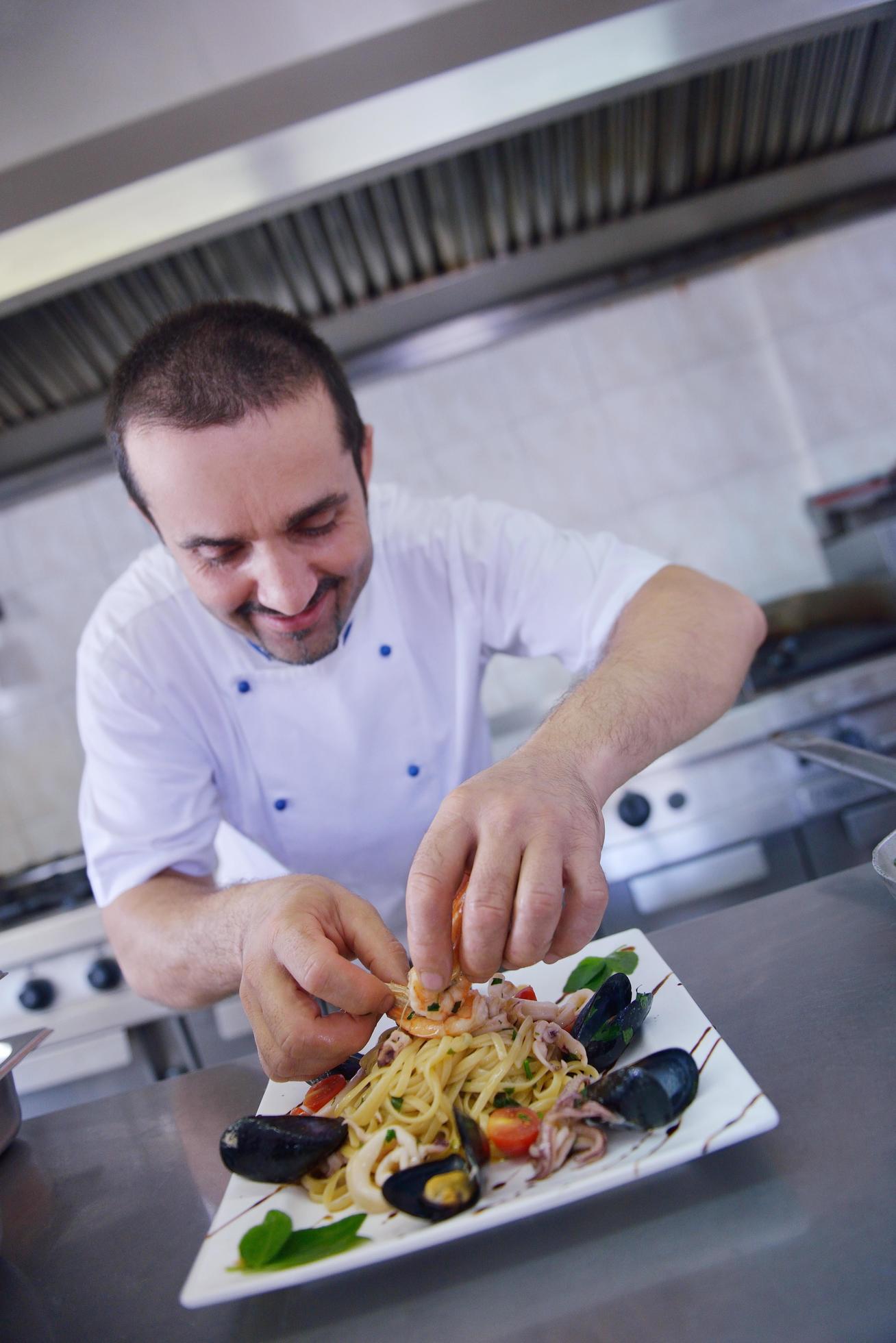 chef preparing food Stock Free