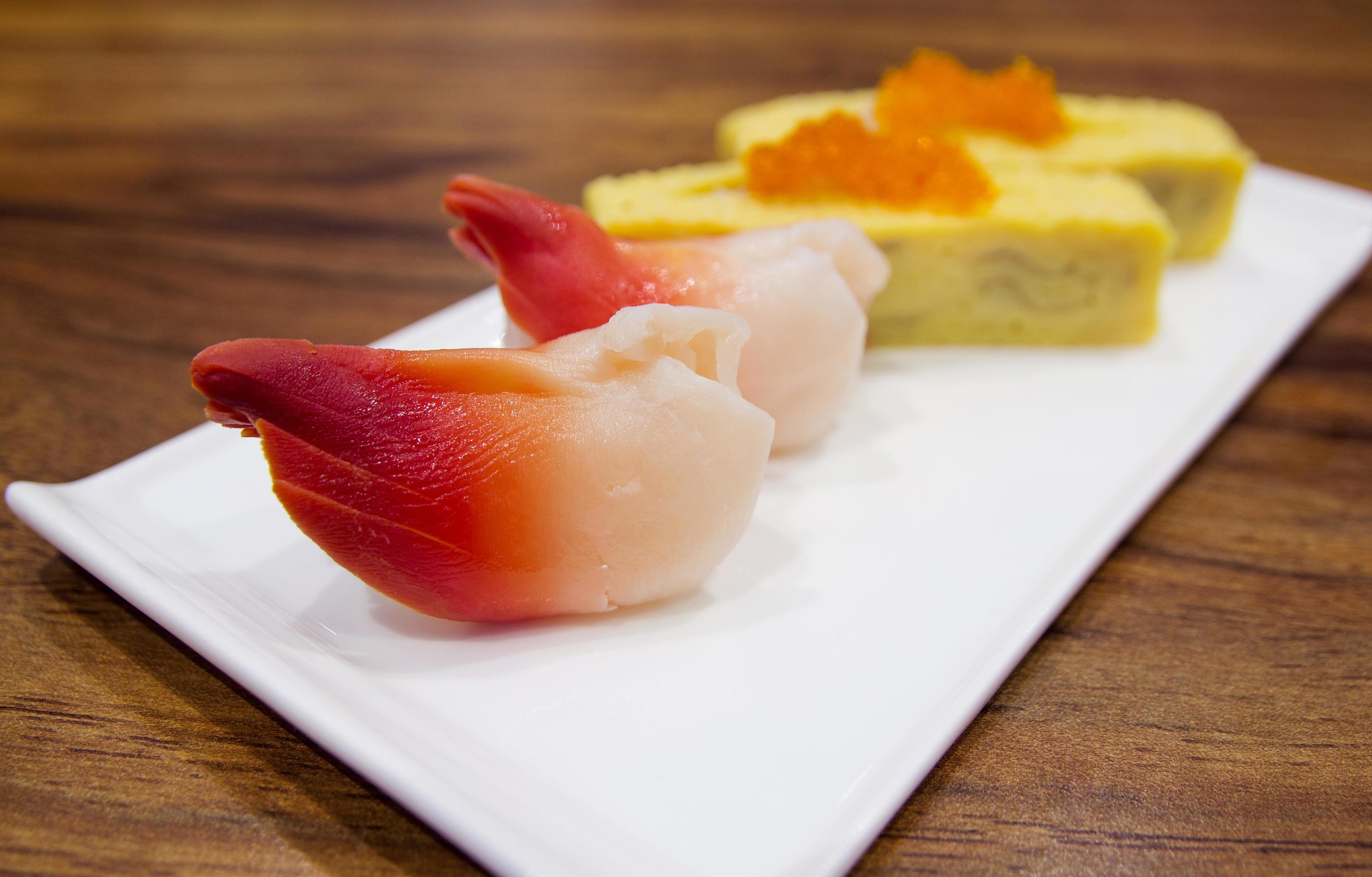 hokkigai nigiri sushi japanese food Stock Free