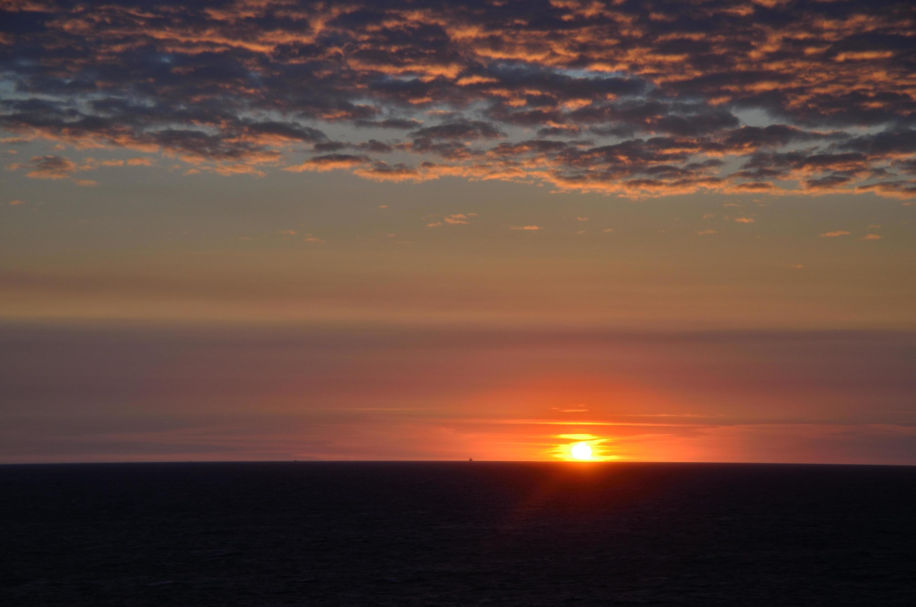 sunset with clouds at sea Stock Free