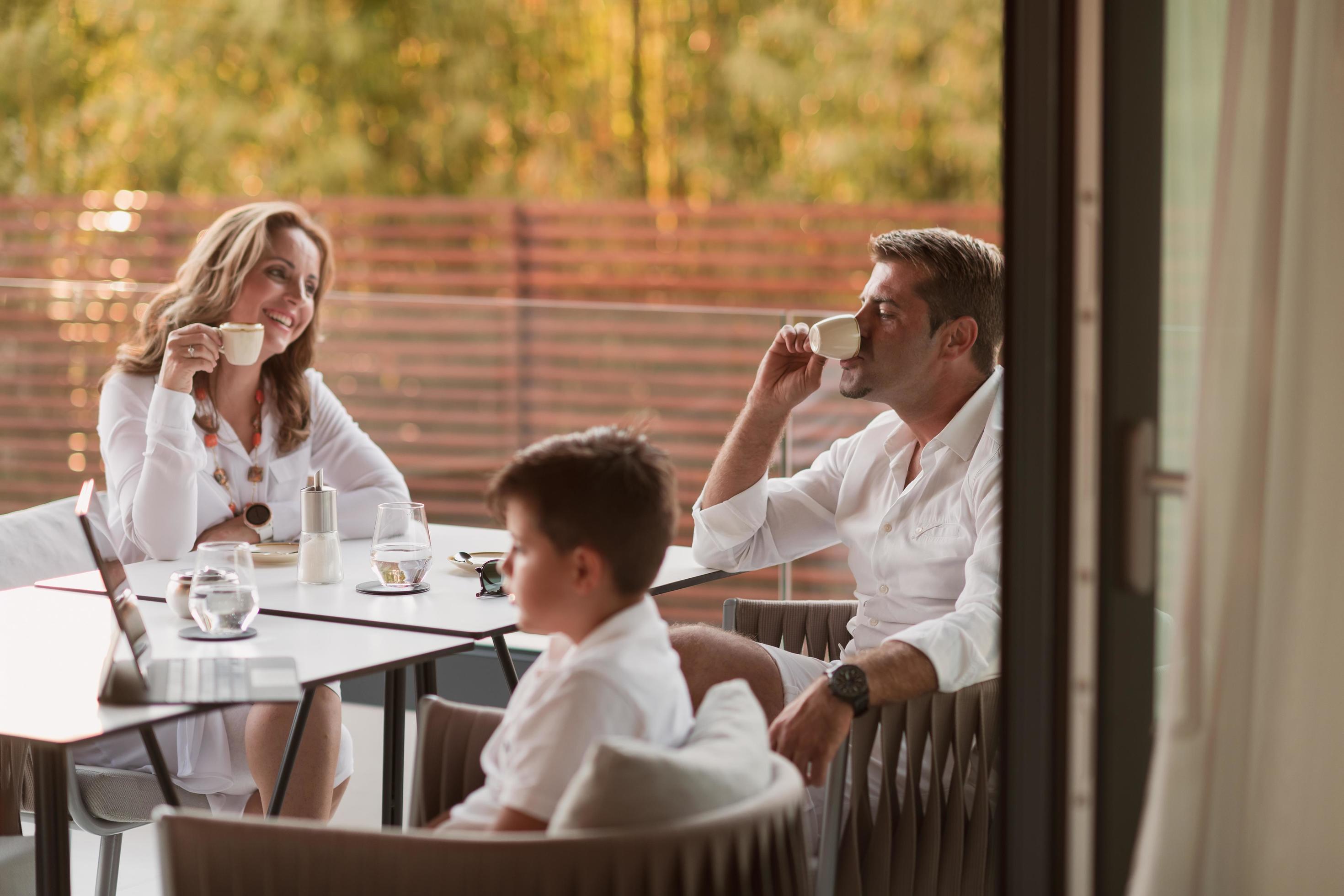 Family enjoying vacation Stock Free