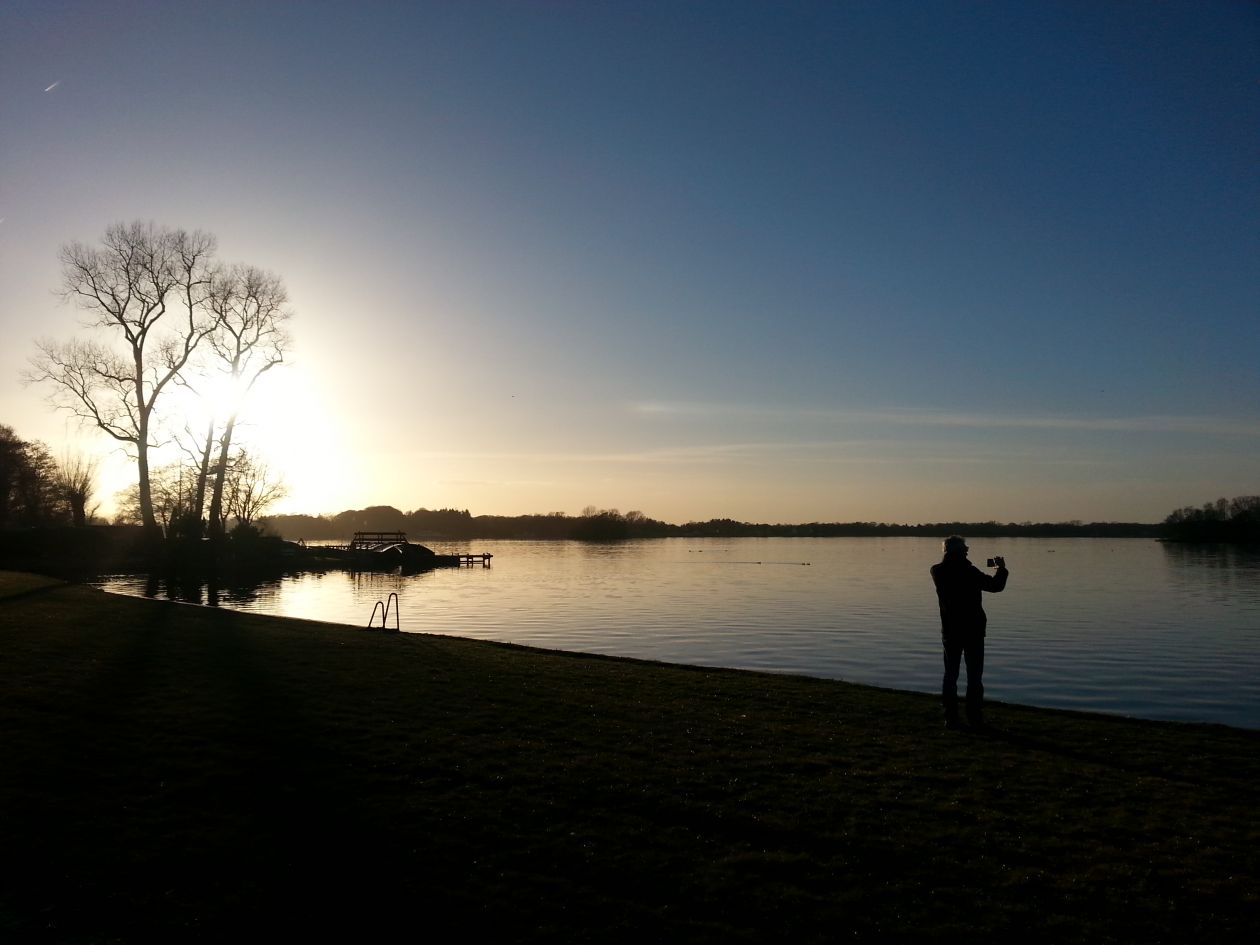 Photographer at lake Stock Free