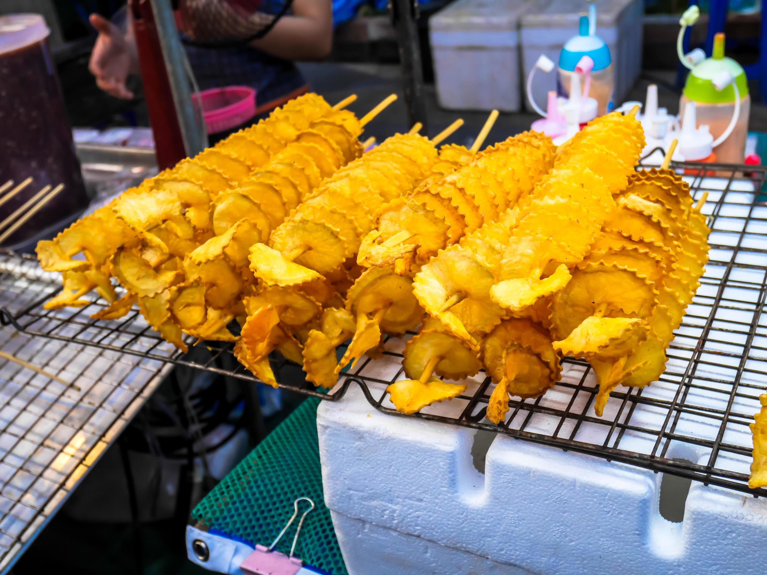 
									Spiral potatoes fried, on wooden sticks, spiral. Selling food at the market. Stock Free