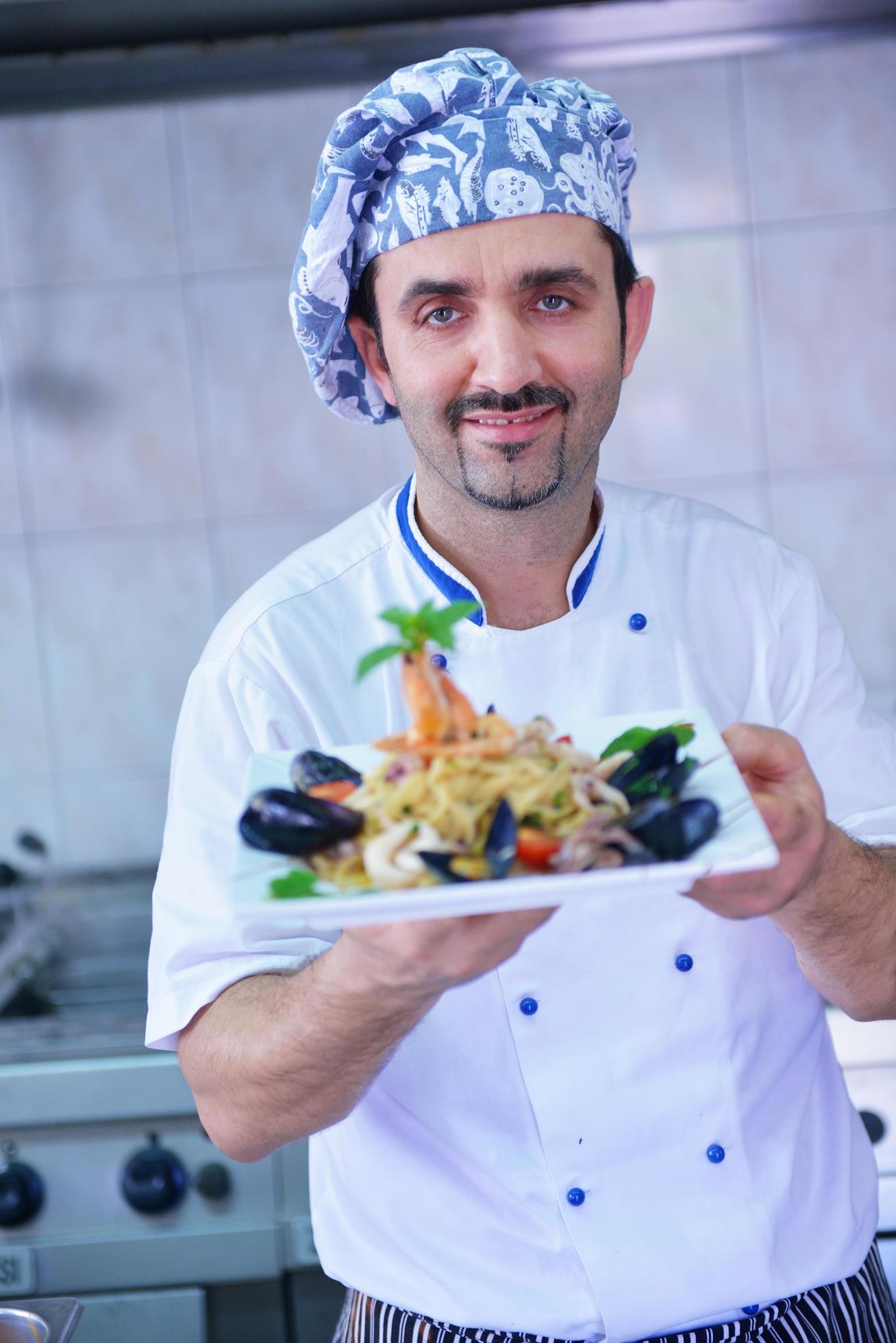 Chef preparing food Stock Free