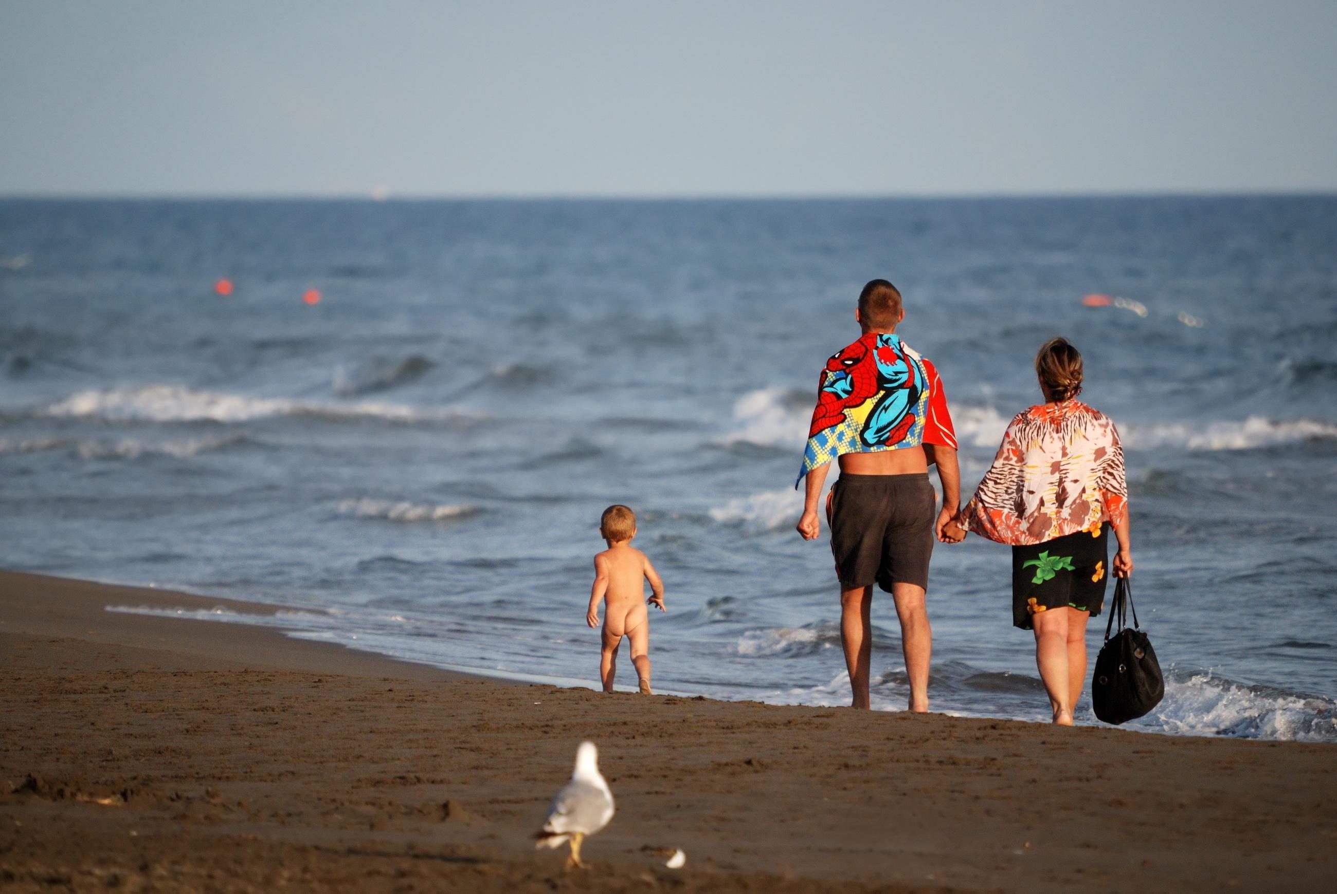 young family on vacation Stock Free