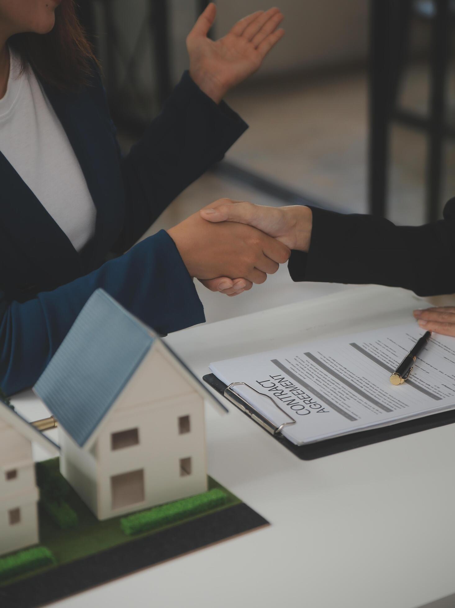 Business Signing a Contract Buy – sell house, insurance agent analyzing about home investment loan Real Estate concept. Stock Free