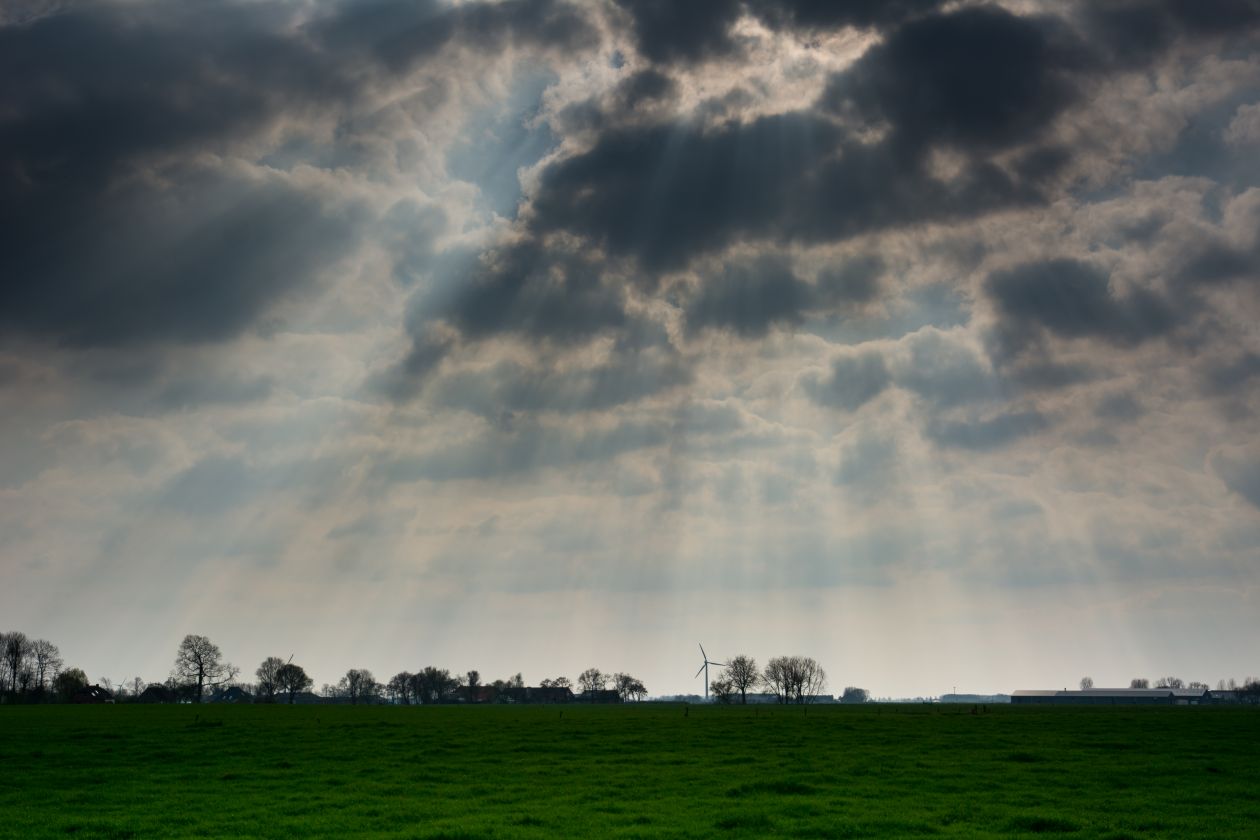 Sunbeams through the clouds Stock Free