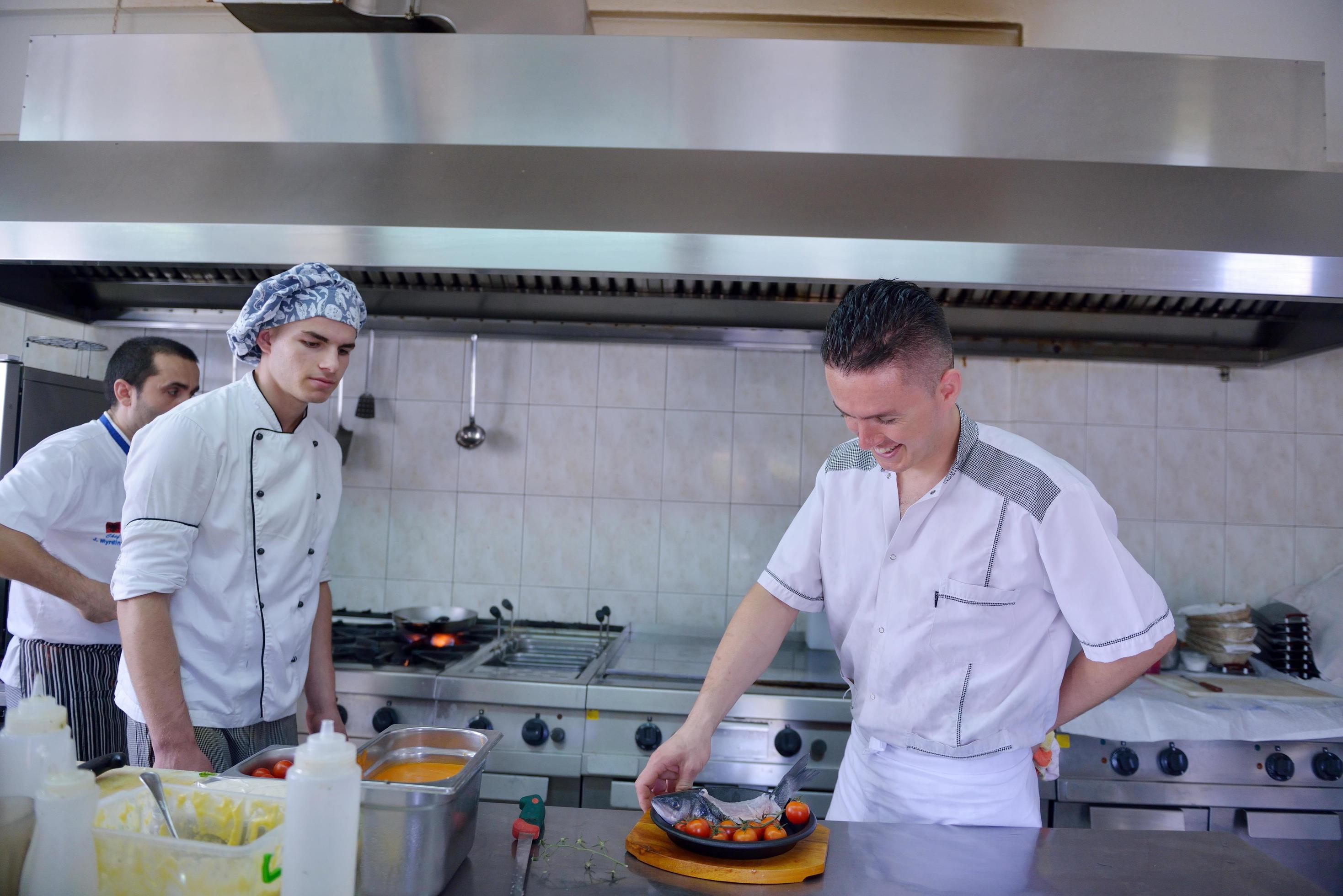 chef preparing food Stock Free