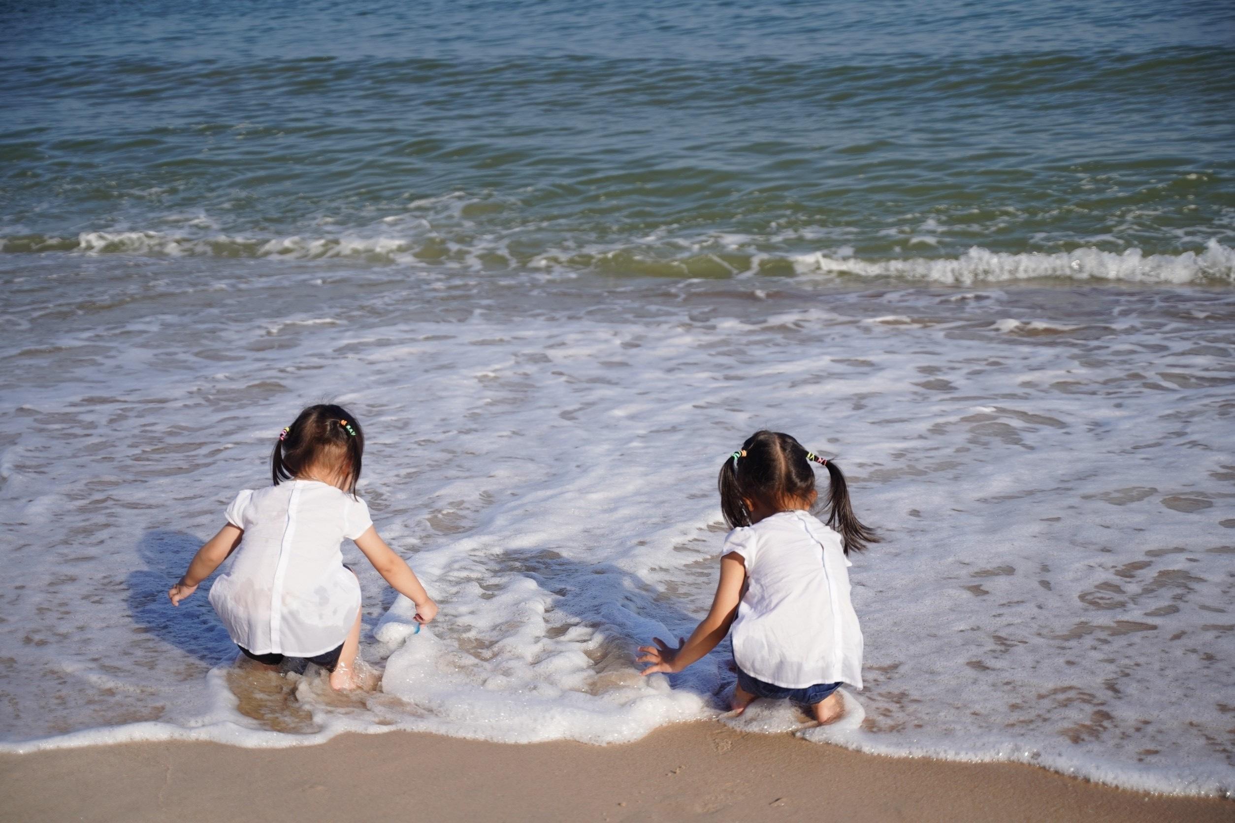 happy family on the beach Stock Free