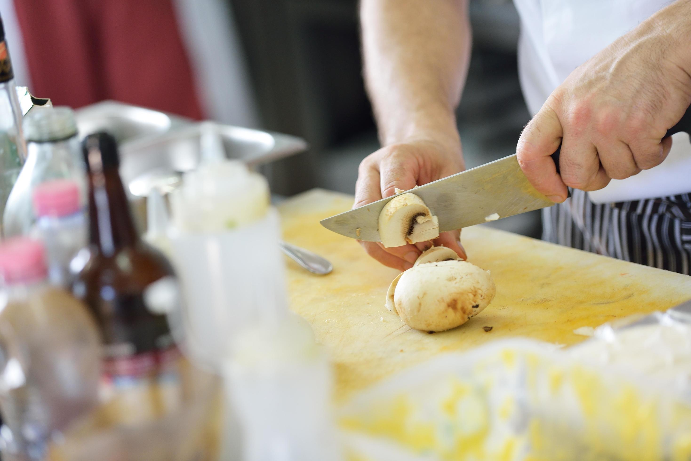 Chef preparing food Stock Free