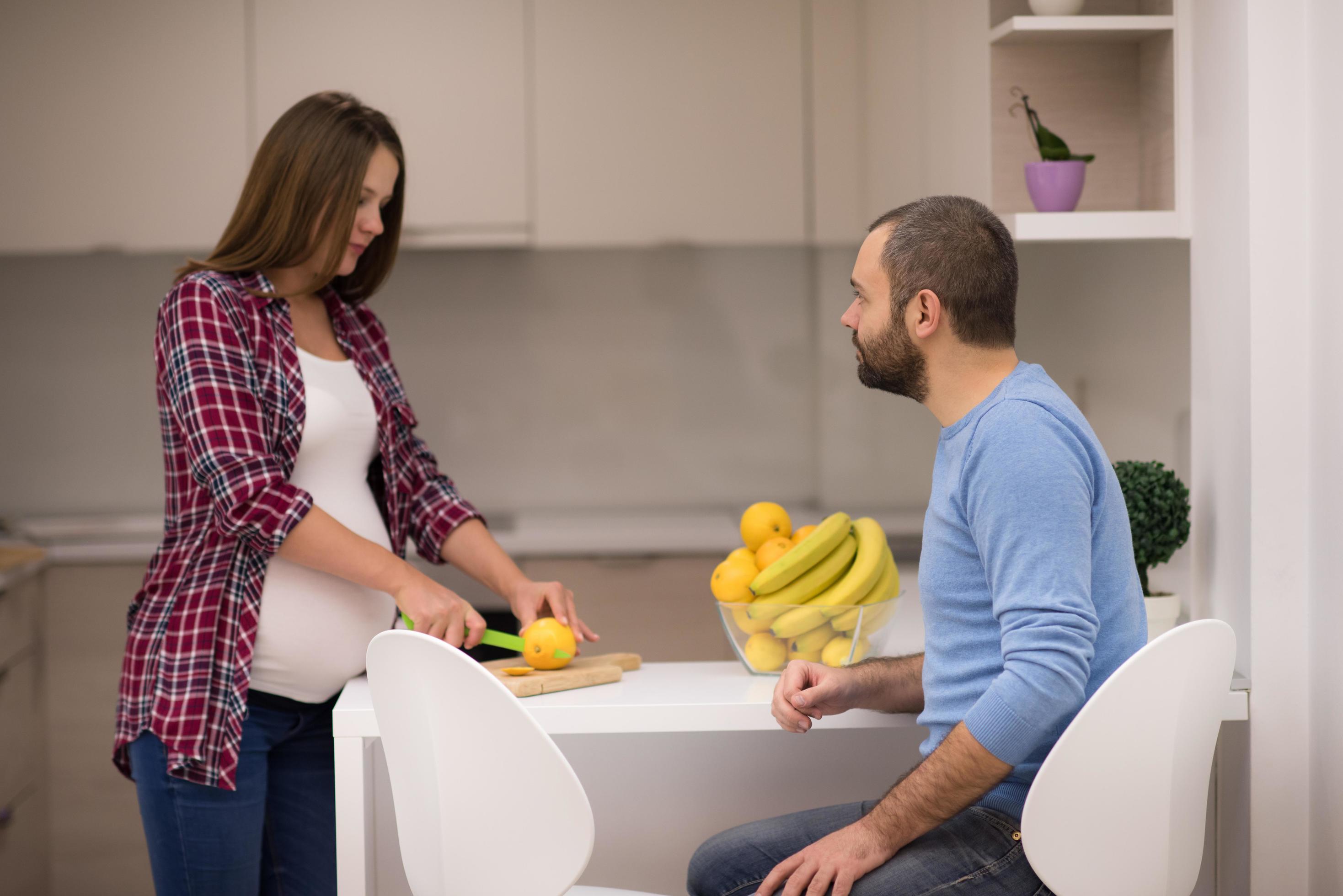 couple cooking food fruit lemon juice at kitchen Stock Free