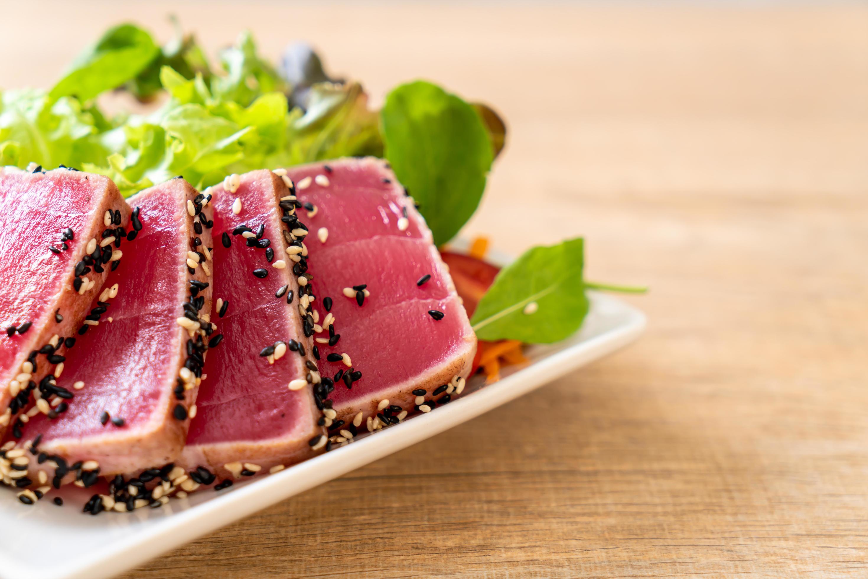 Fresh tuna raw with vegetable salad – healthy food Stock Free