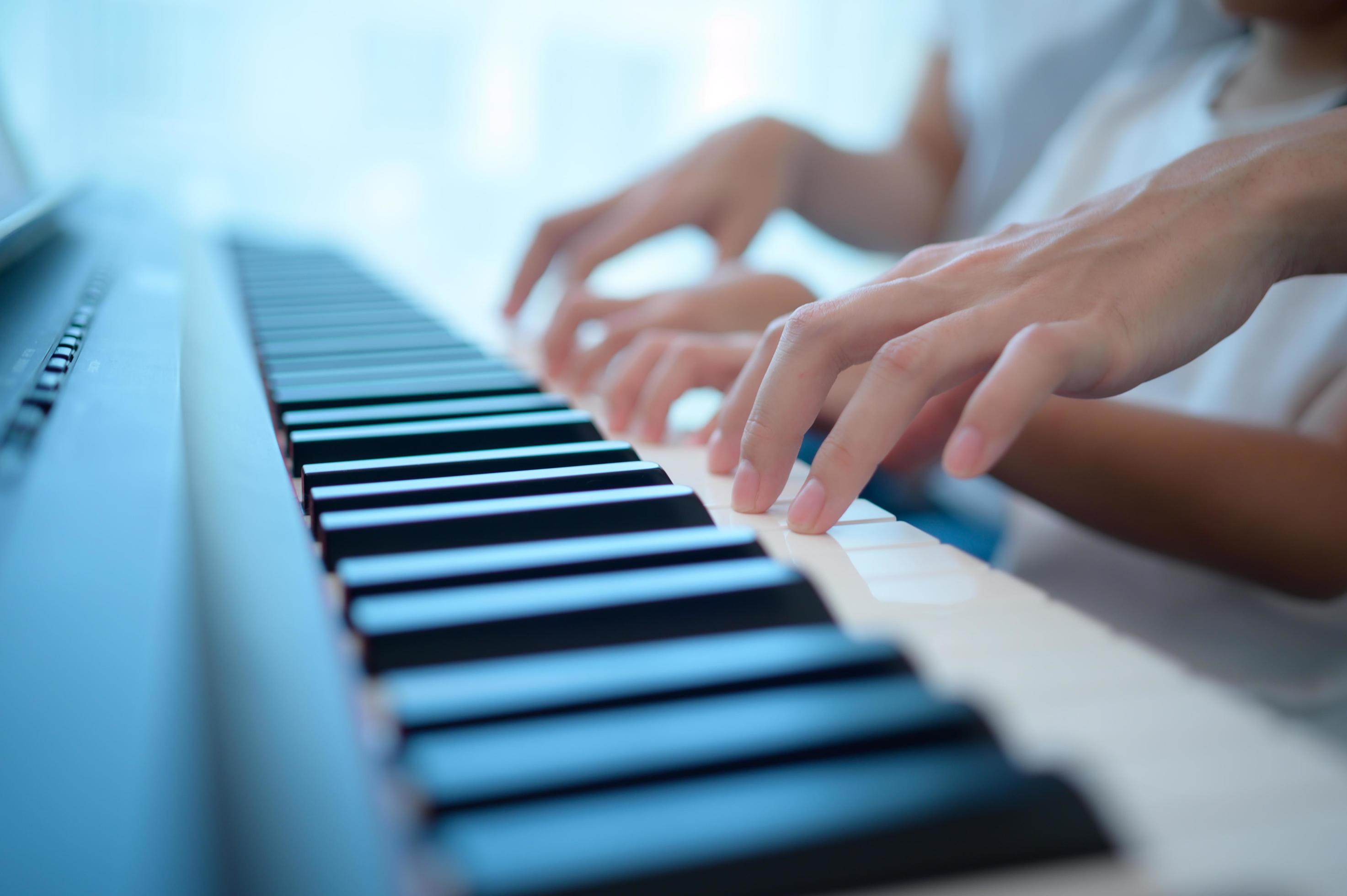 Family vacation, father and mother helping daughter practice in her piano lessons Stock Free