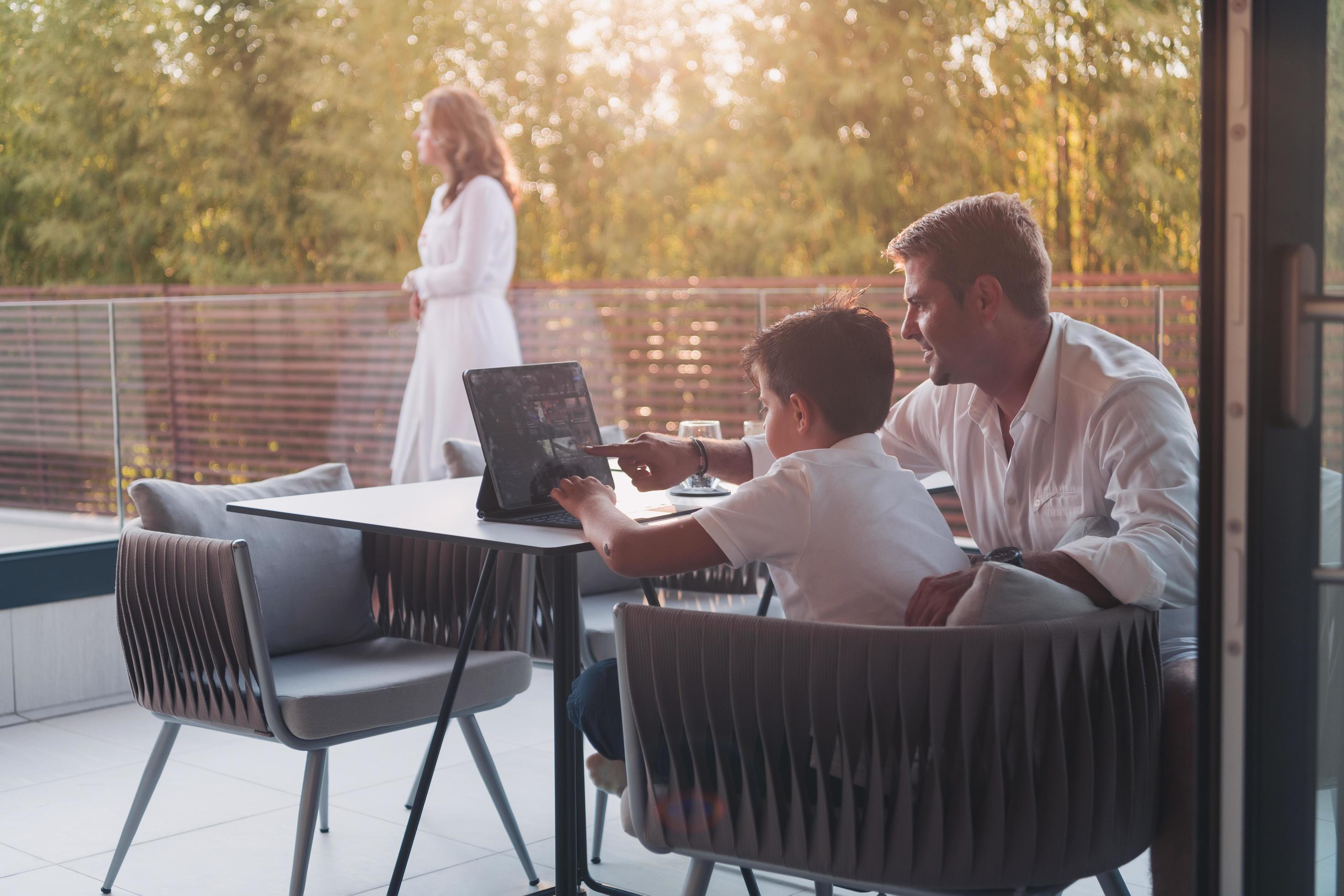 Family enjoying vacation Stock Free