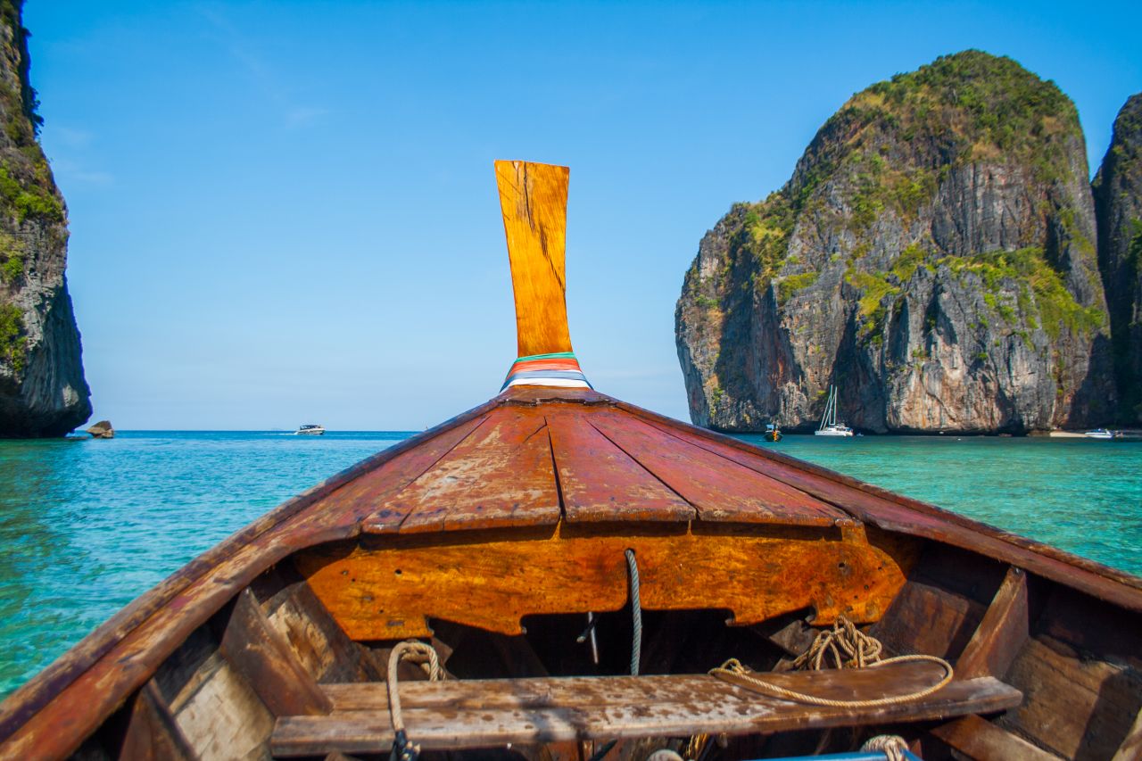 Rustic Row Boat on Clear Water Stock Free