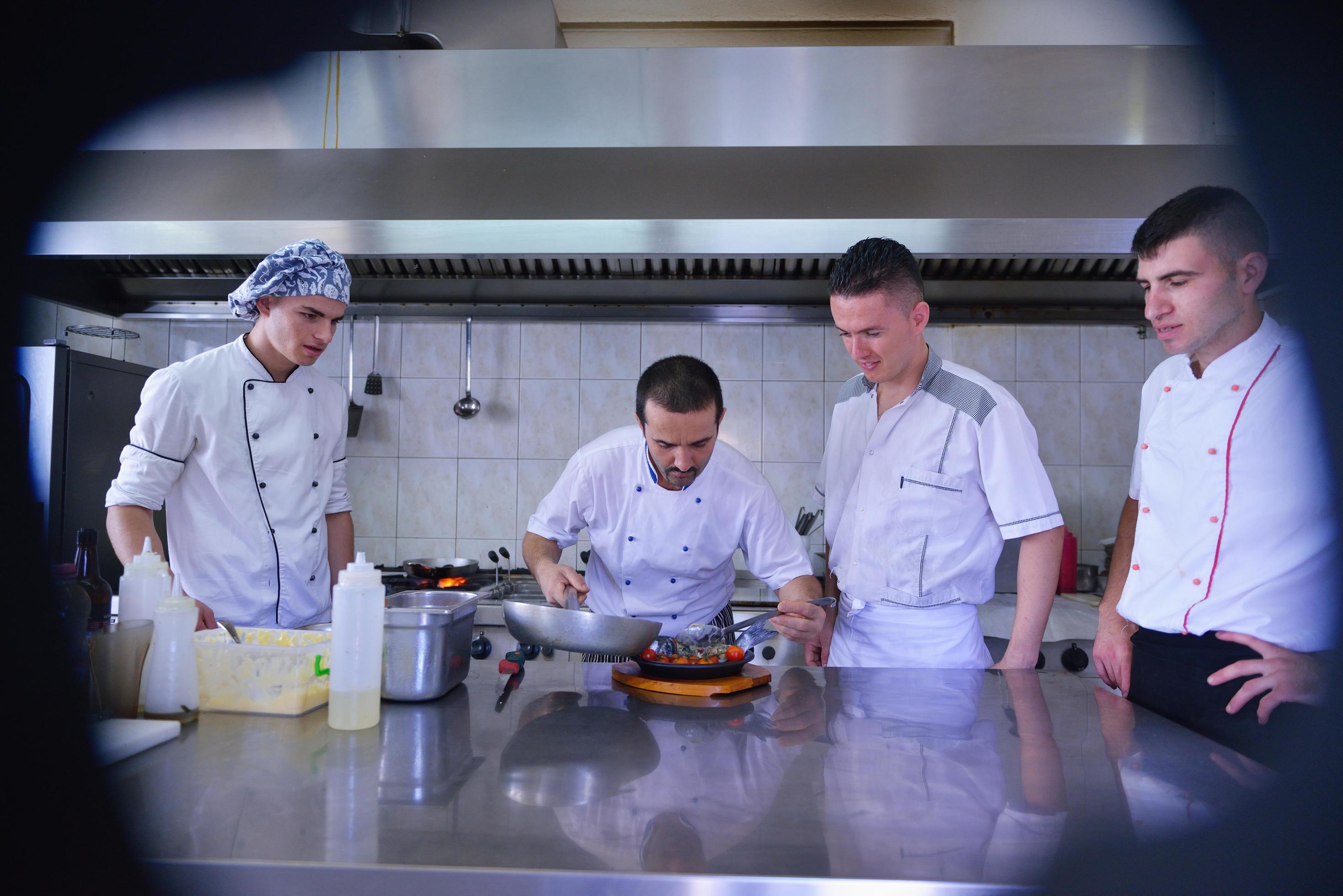 Chef preparing food Stock Free