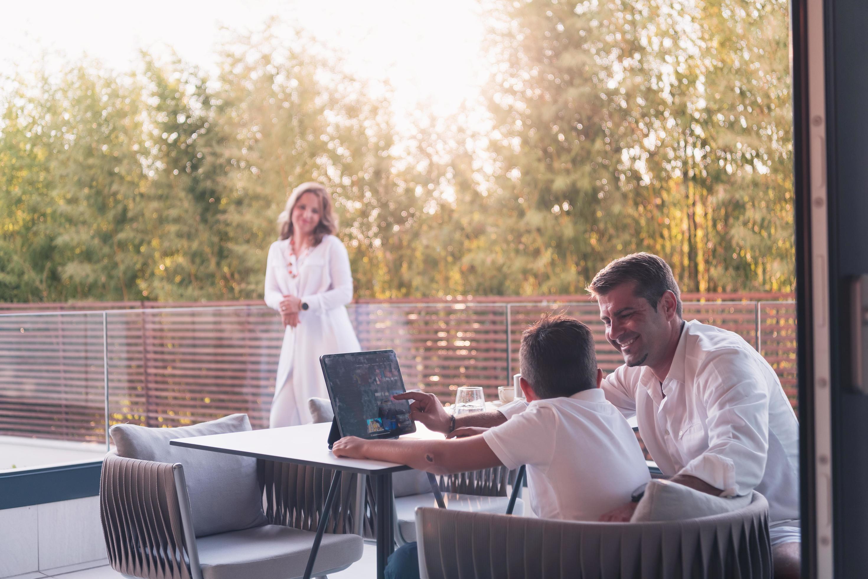 Family enjoying vacation Stock Free