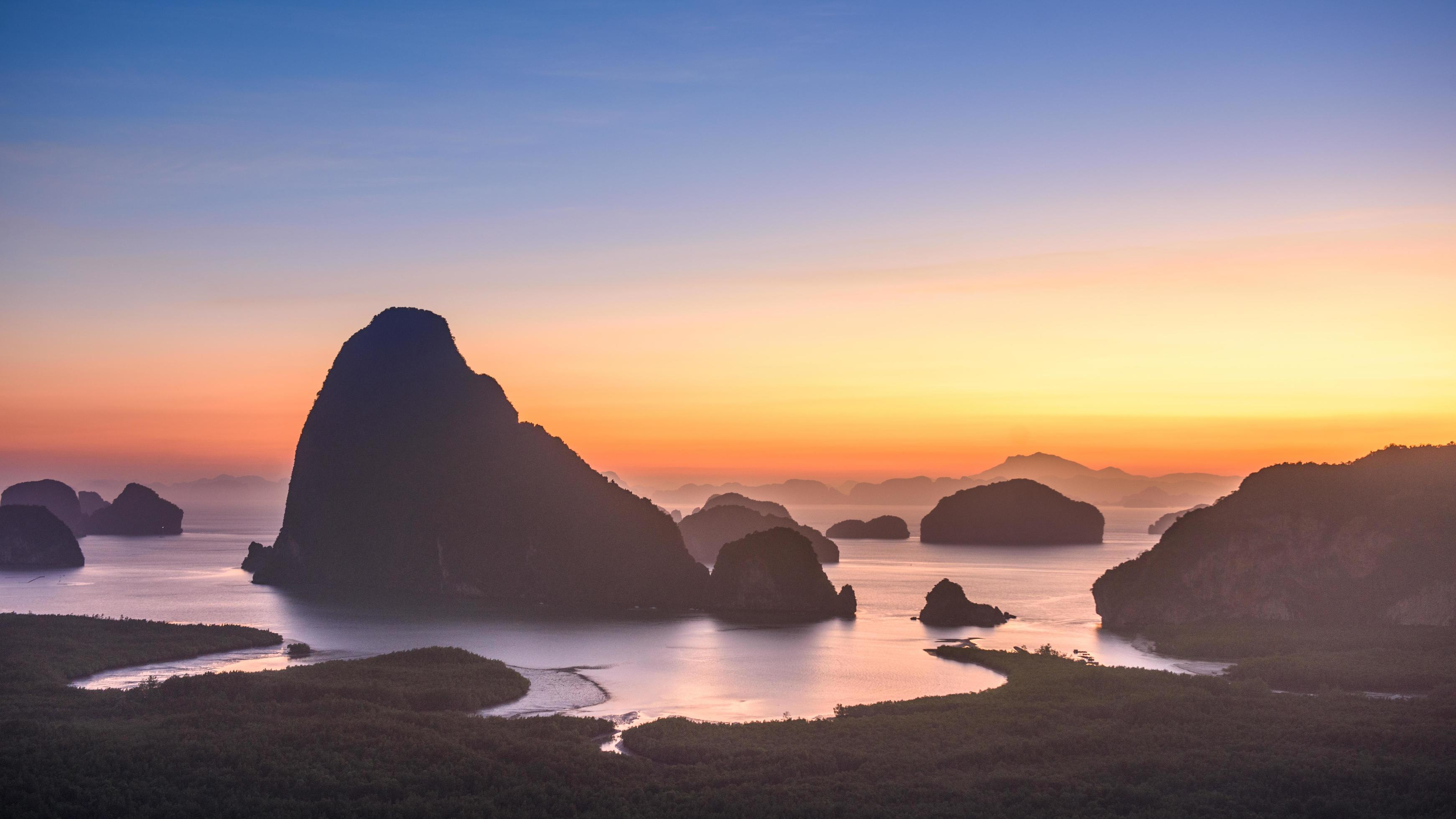 Sunrise at Samed Nangshe. This is the most famous point of view in Phang Nga province. Stock Free