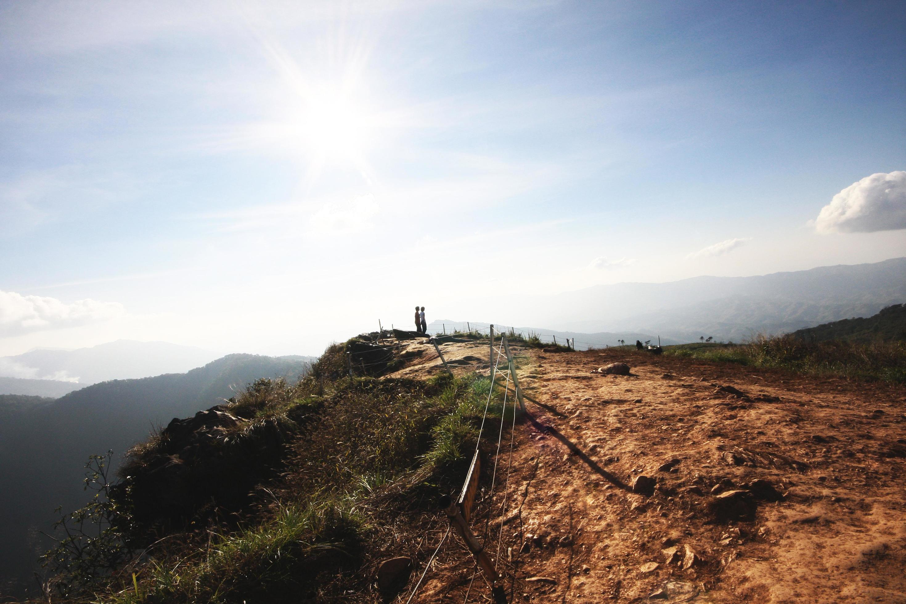 
									Couple love tourist standing near the cliff on the mountain and Freedom and happiness life concept Stock Free