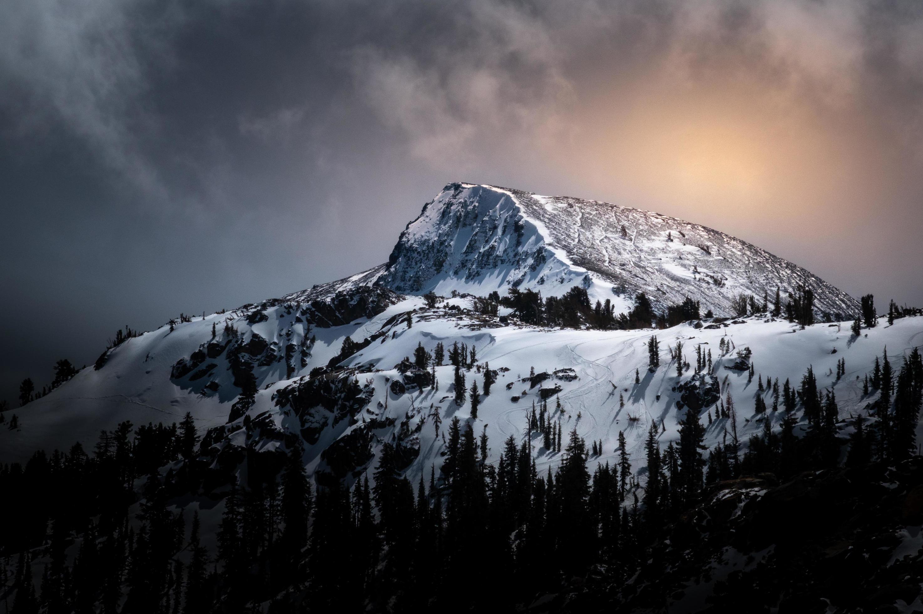 Sunrise over a snowy peak in the beautiful Tahoe National Forest in Northern California. Stock Free