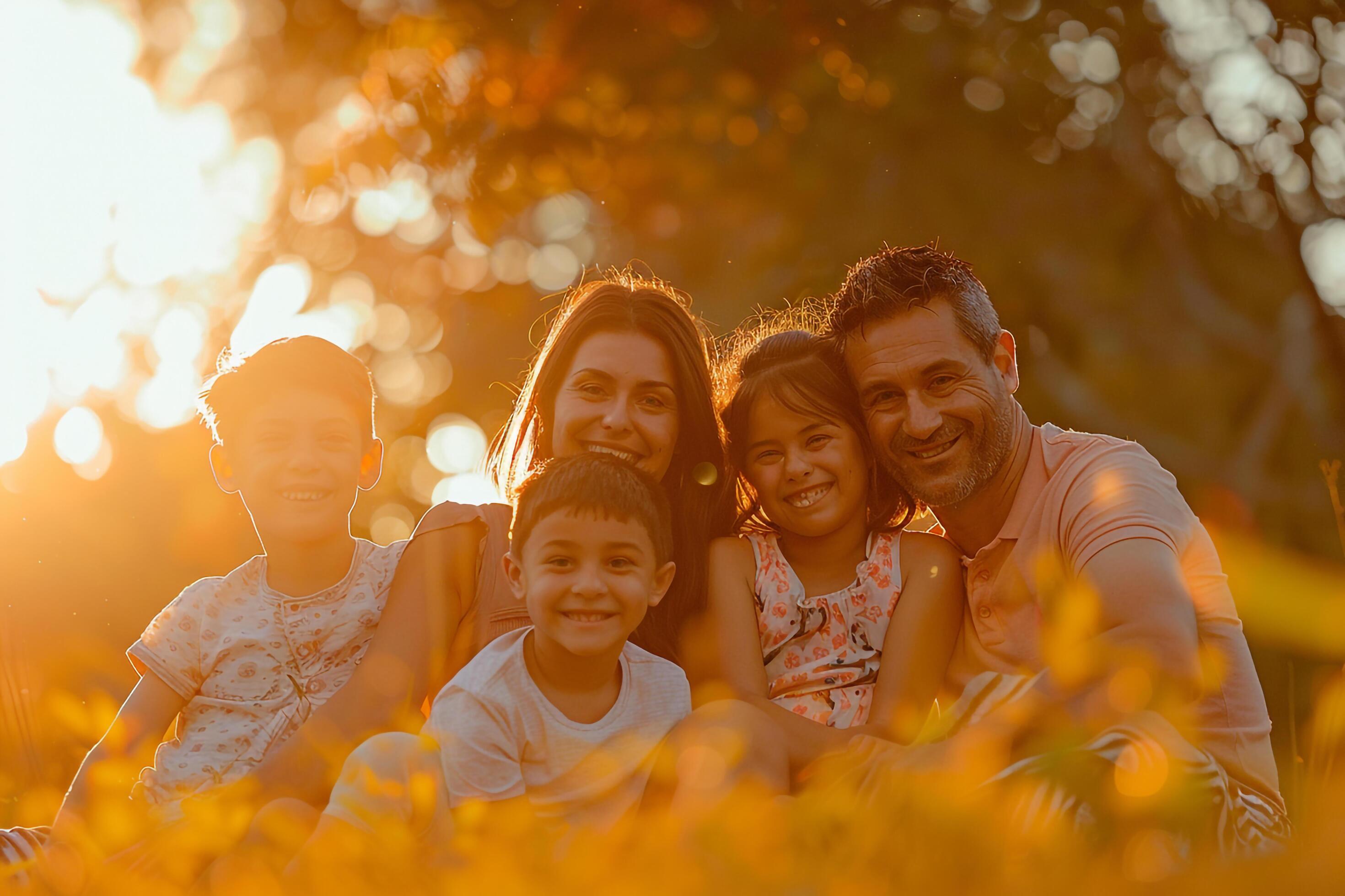 Authentic Family Portrait in Natural Environment Showcasing Genuine Connections Stock Free