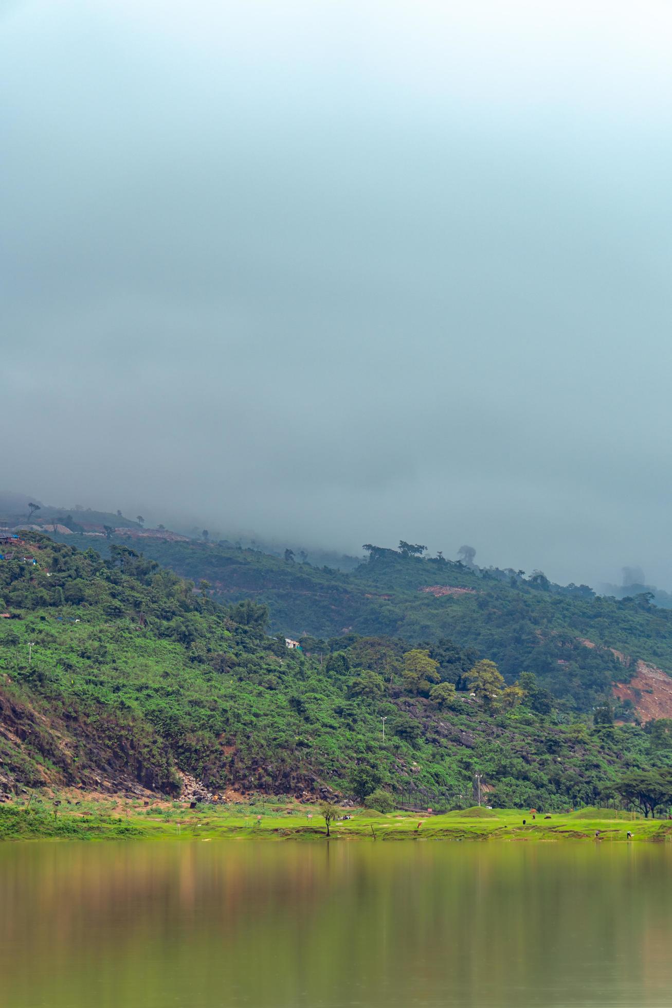 Natural landscape with lake and mountains, Selective Focus Stock Free