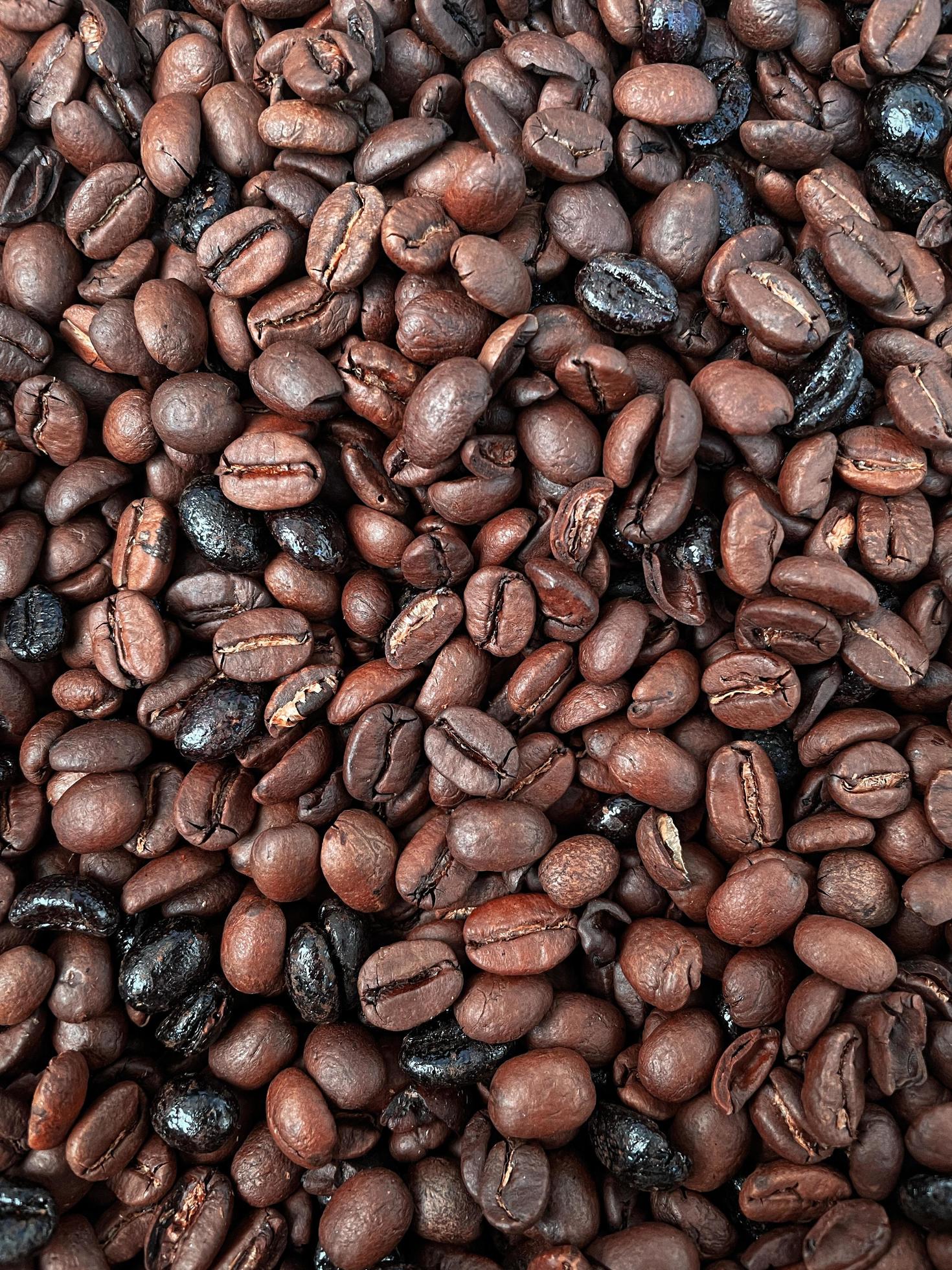 roasted coffee beans background, food and drink Stock Free