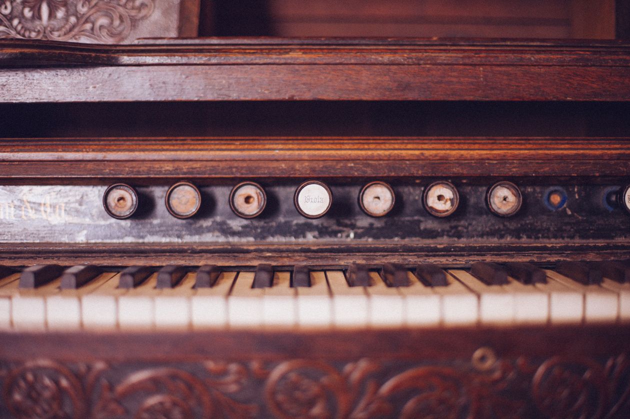 Old Organ Piano Black and White Keys Vintage Wood Rustic Stock Free