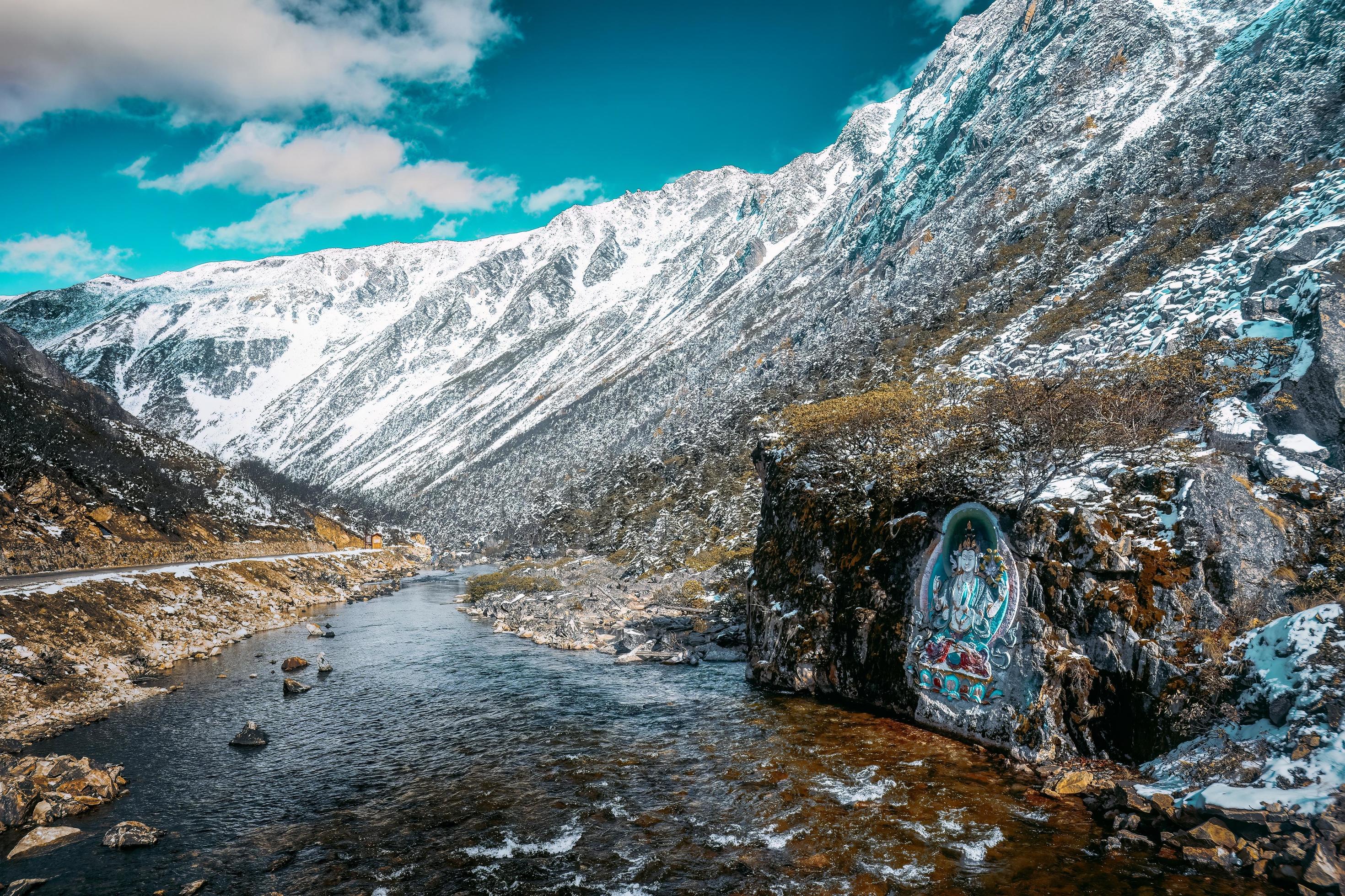 Stone carvings and paintings of Tibetan Buddha statues in the mountains of western Sichuan, China Stock Free