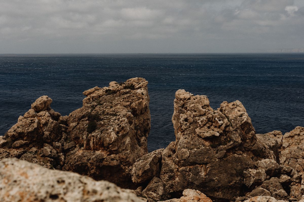 Malta’s Seaside Backgrounds – A Collection of Captivating Seascapes – Rocky Cliffs and Coastal Flora Stock Free