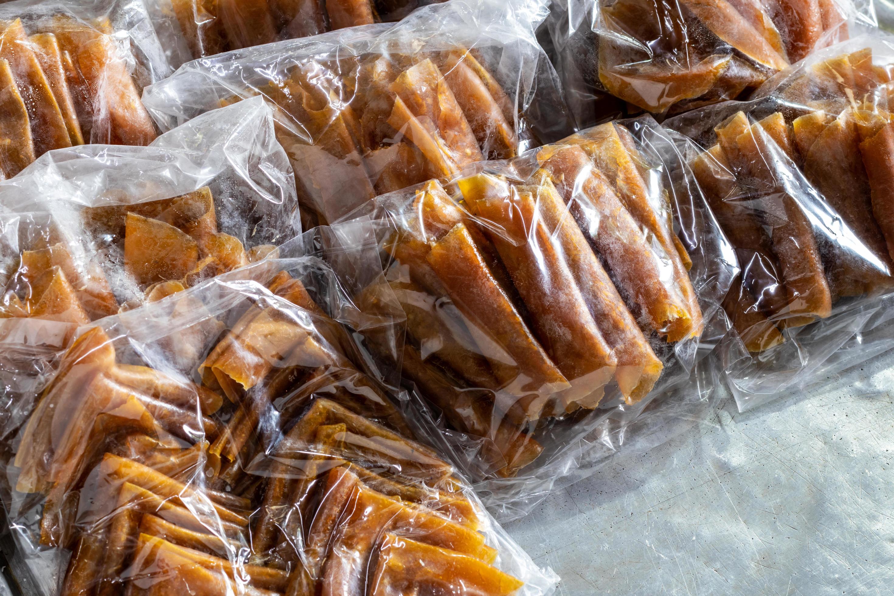 Mango preserves many foods in a clear plastic bag. Stock Free