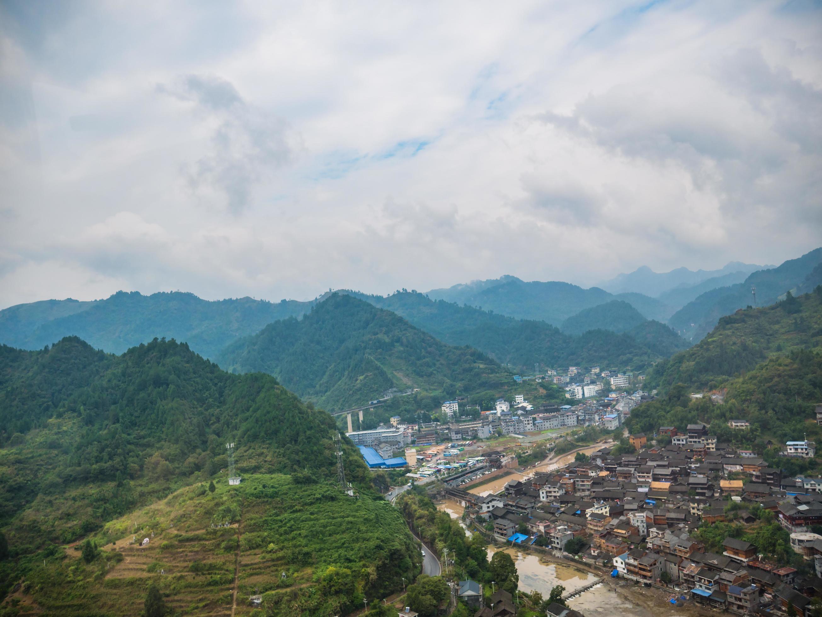 Beautiful View on the Highway road from zhangjiajie city to fenghuang County in Hunan province china Stock Free