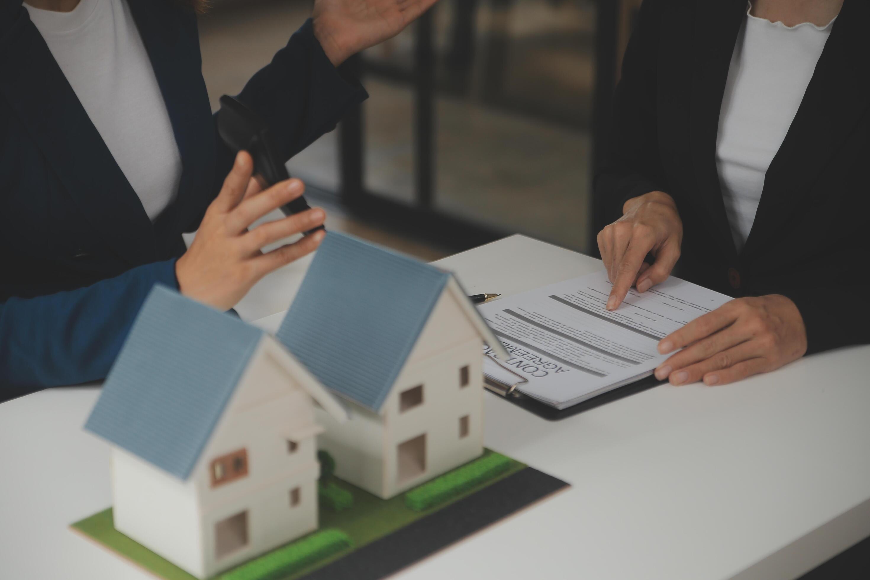 Business Signing a Contract Buy – sell house, insurance agent analyzing about home investment loan Real Estate concept. Stock Free