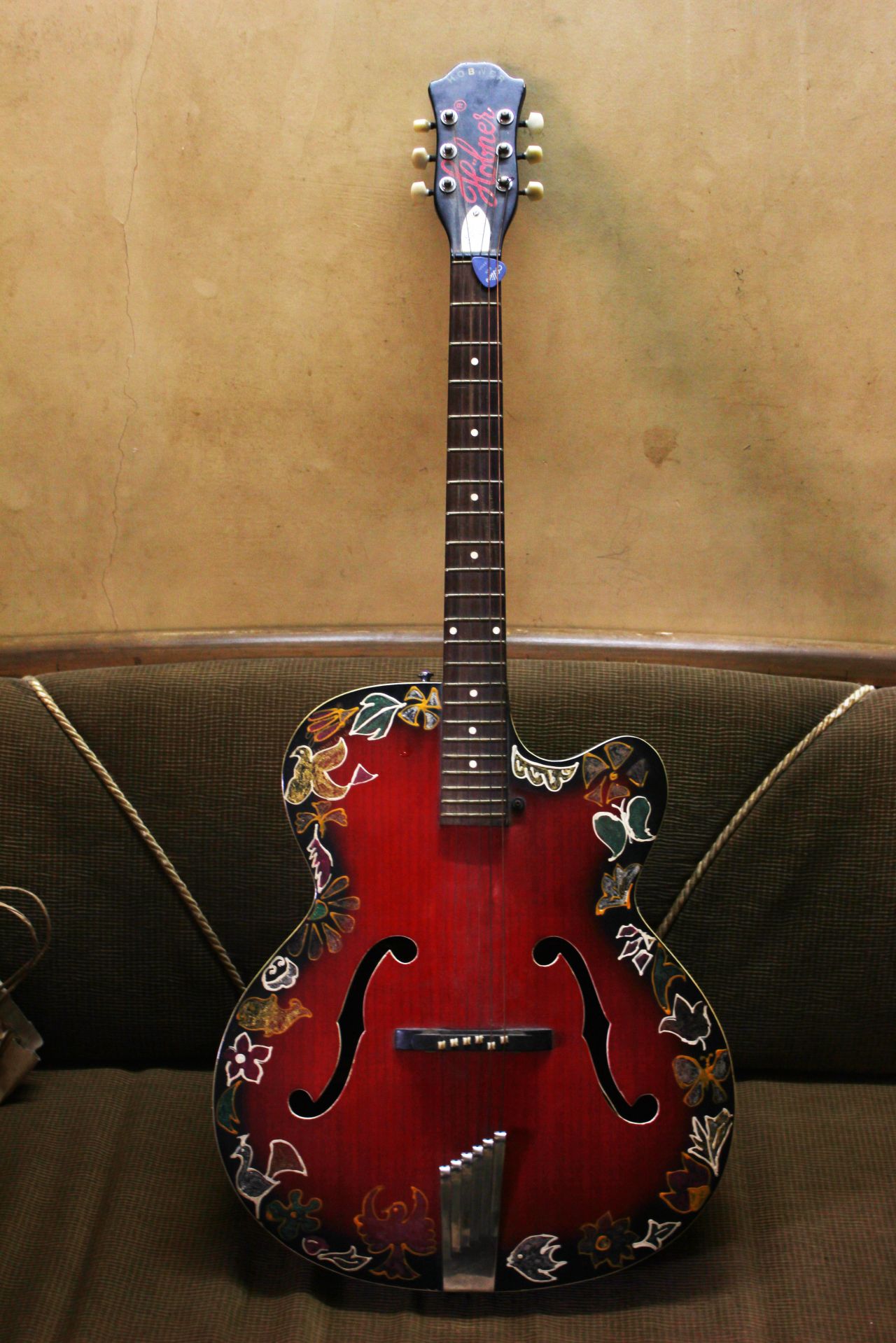 Guitar On Wall Stock Free