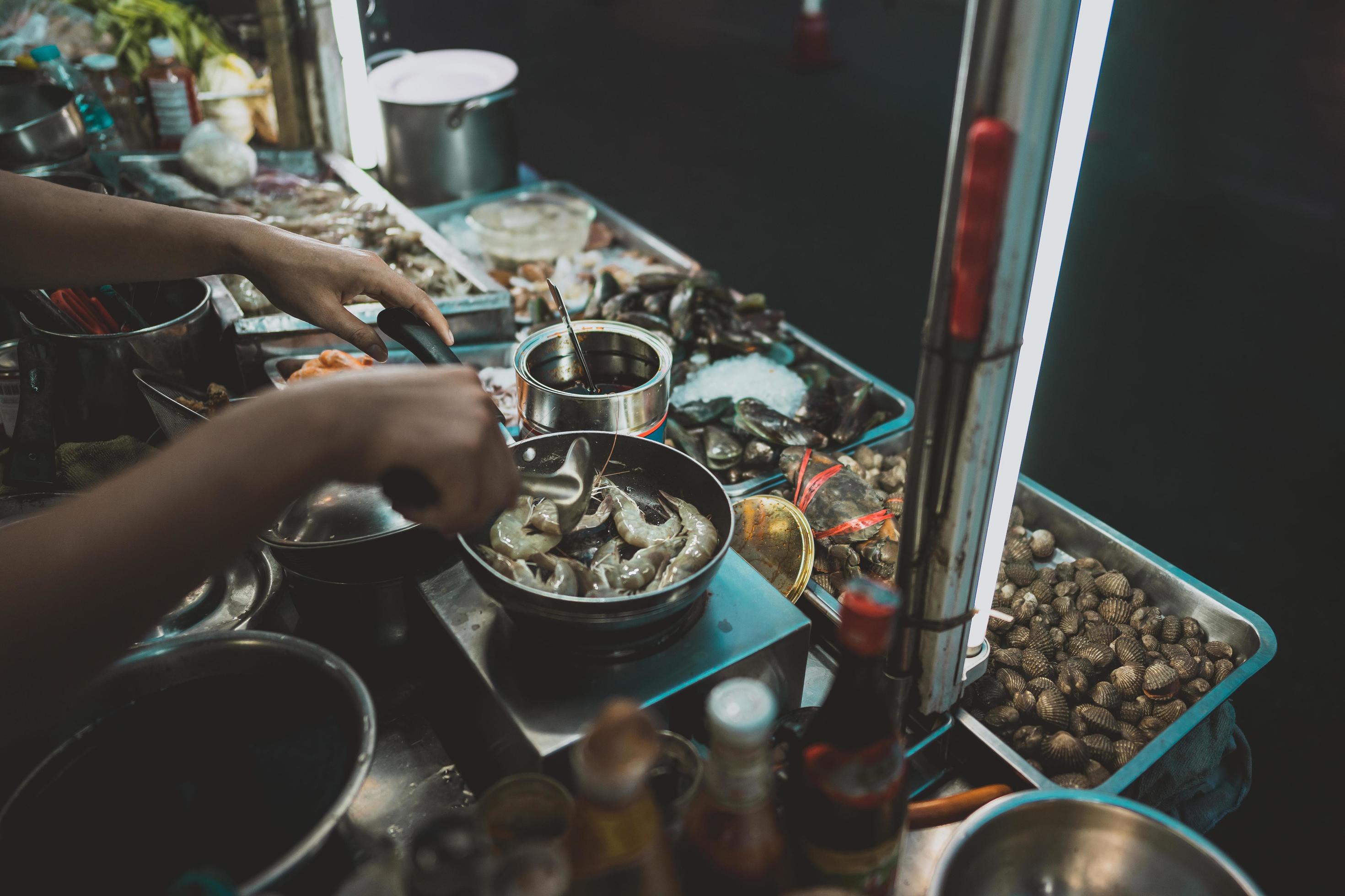 Street food vendor in bangkok chinatown Stock Free