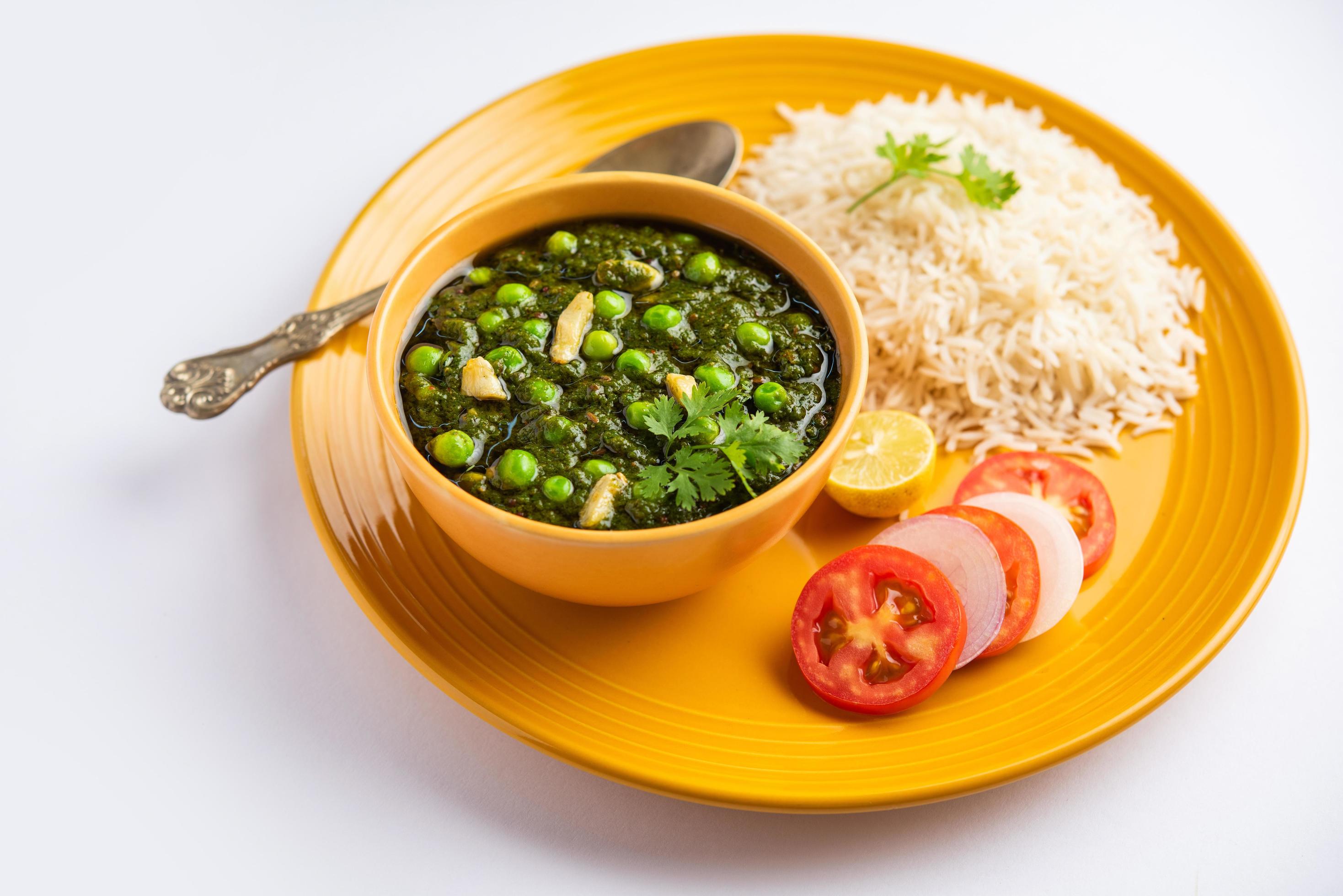 palak matar curry also known as spinach geen peas masala sabzi or sabji, indian food Stock Free