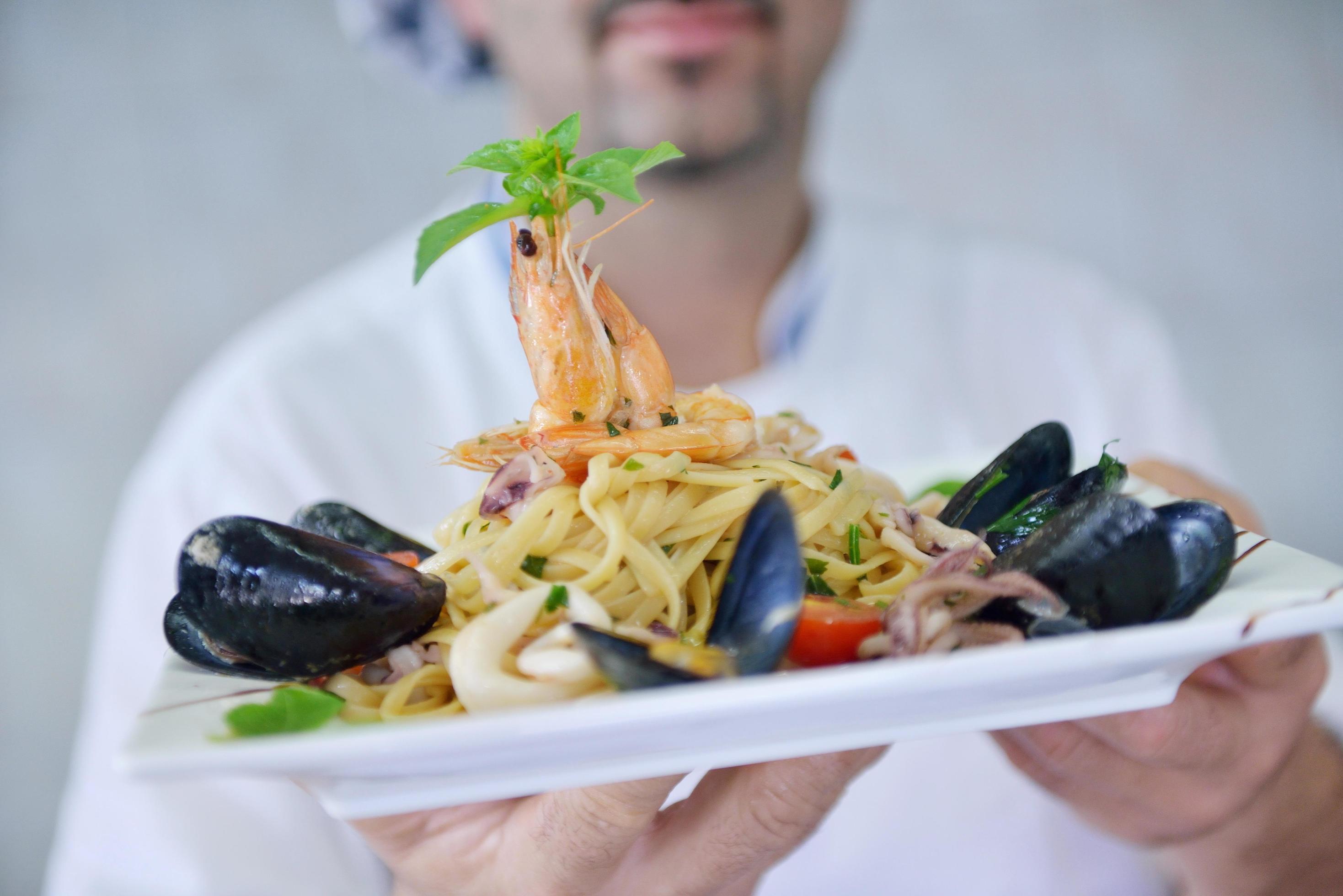 chef preparing food Stock Free