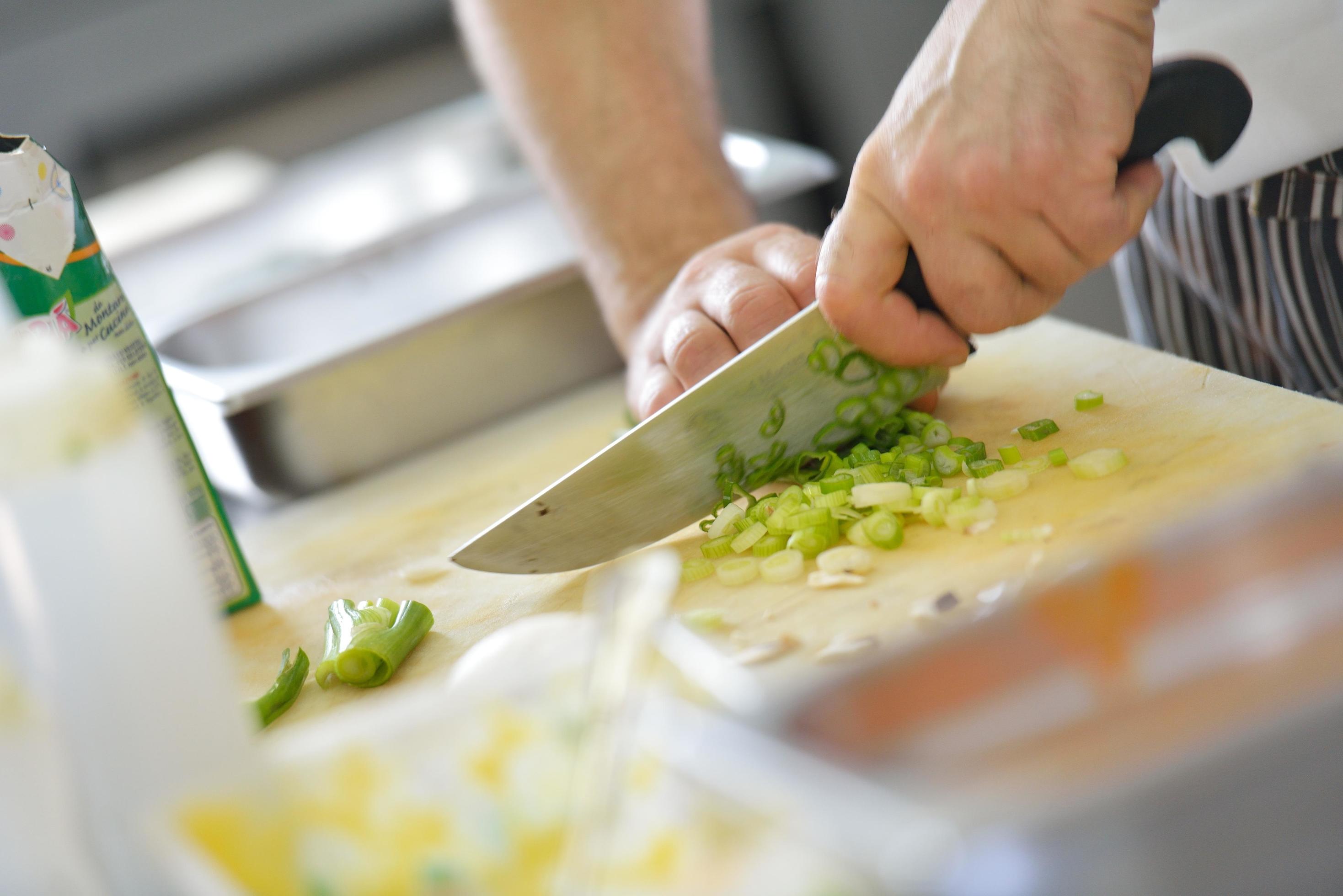 Chef preparing food Stock Free