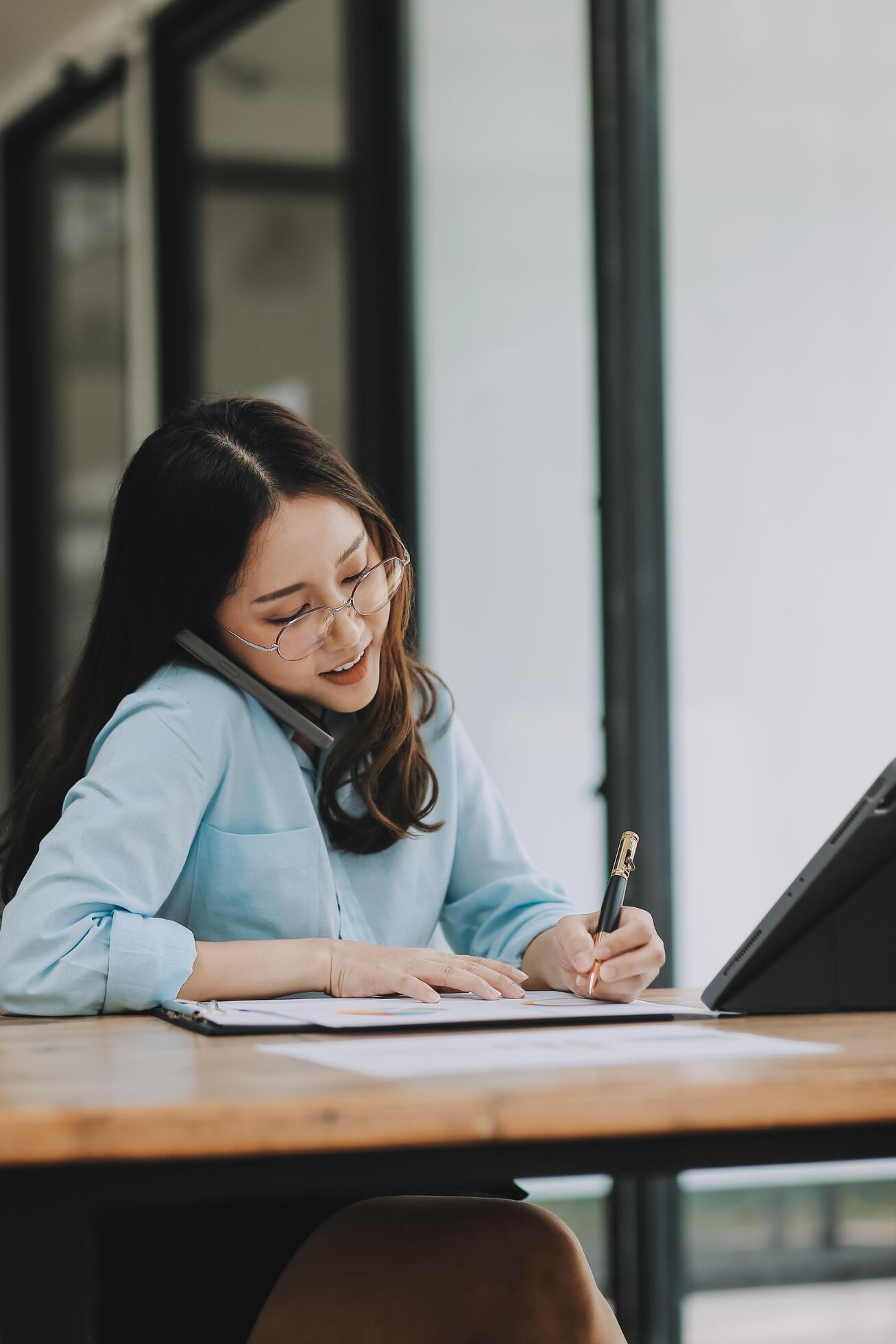 Asian woman working at the office. woman using laptop computer on desk at office Stock Free