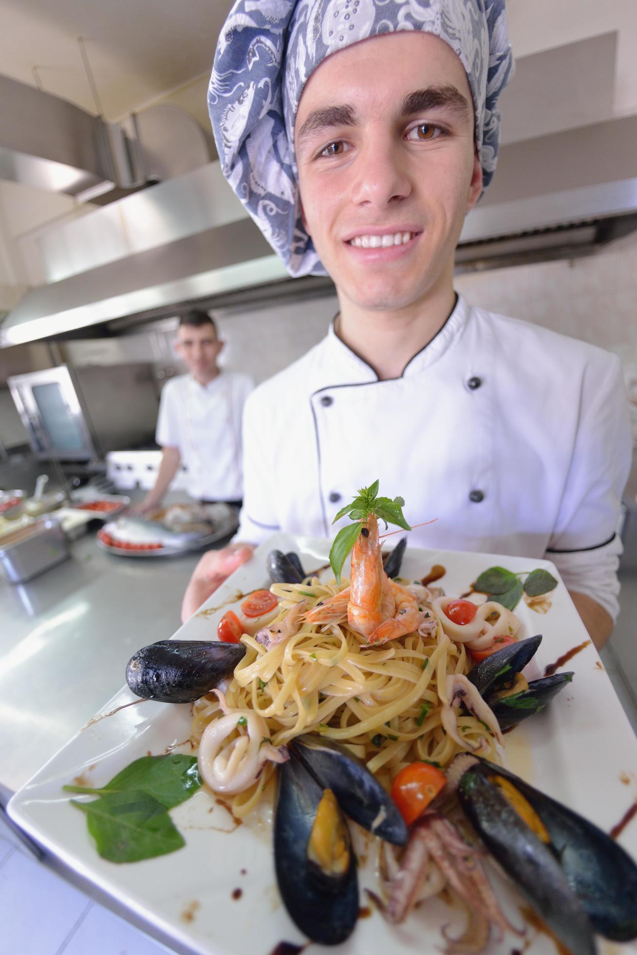 Chef preparing food Stock Free