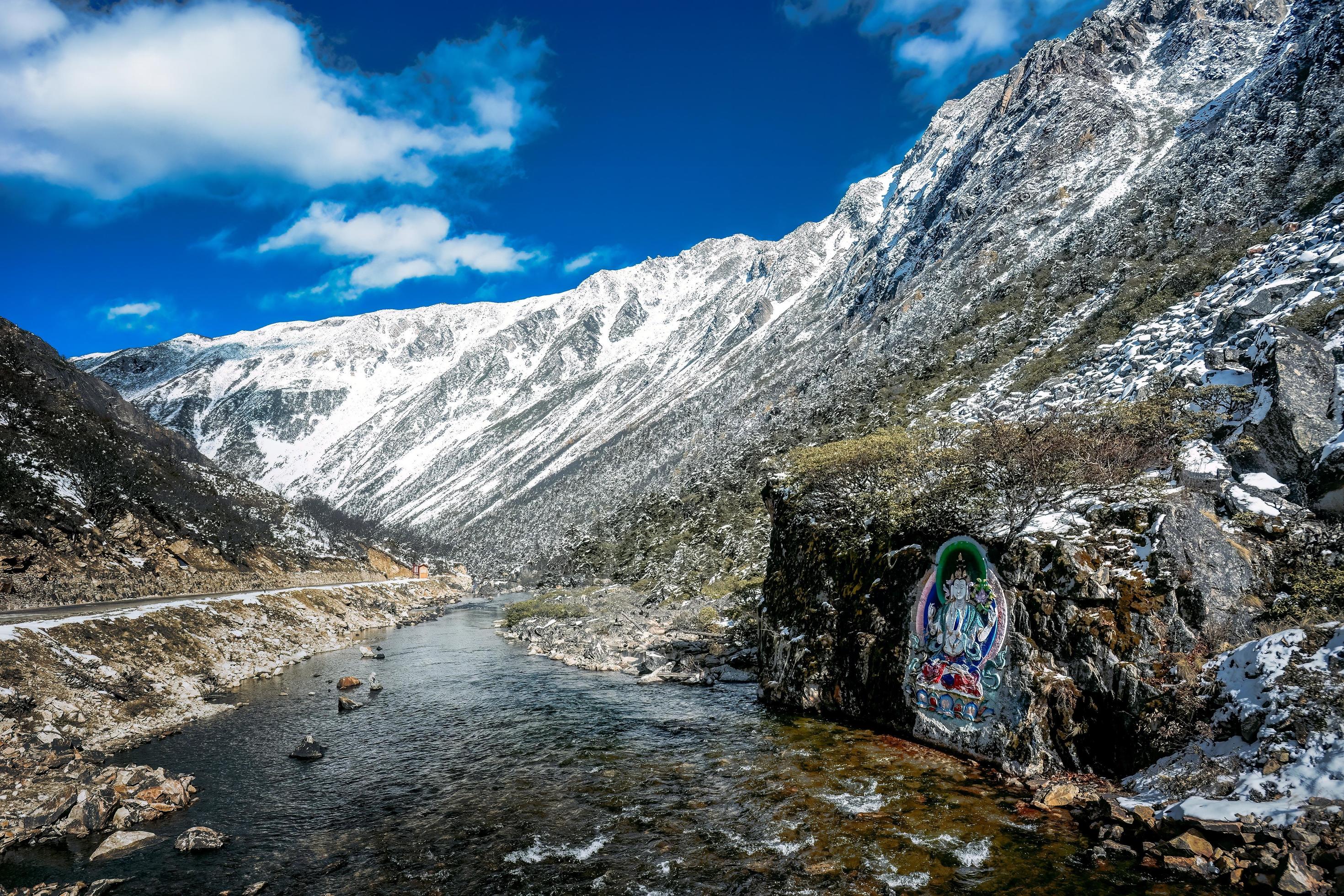 Stone carvings and paintings of Tibetan Buddha statues in the mountains of western Sichuan, China Stock Free